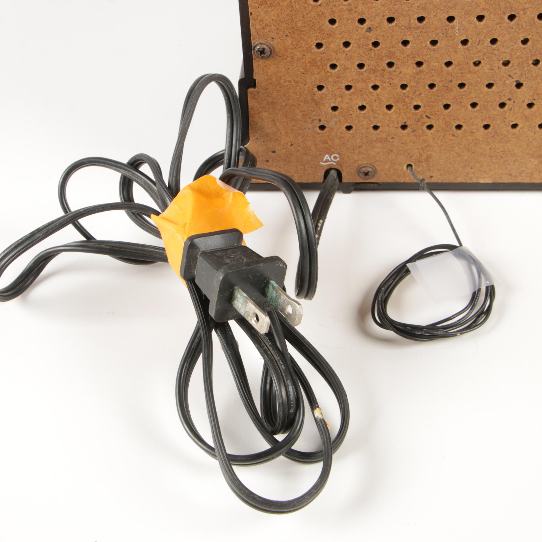 Doral "Across America" AM/FM Tuner Radio with Cassette Player