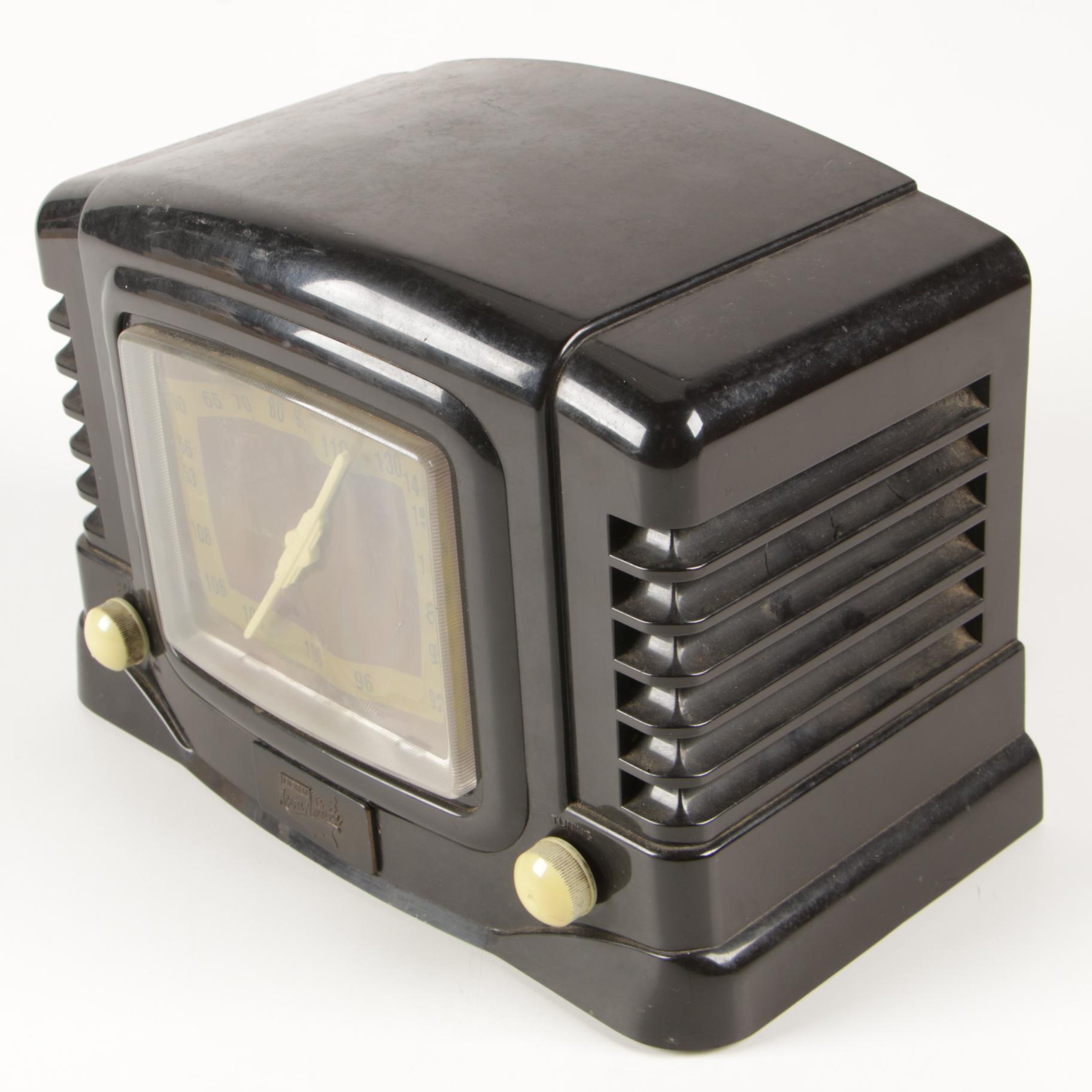 Doral "Across America" AM/FM Tuner Radio with Cassette Player