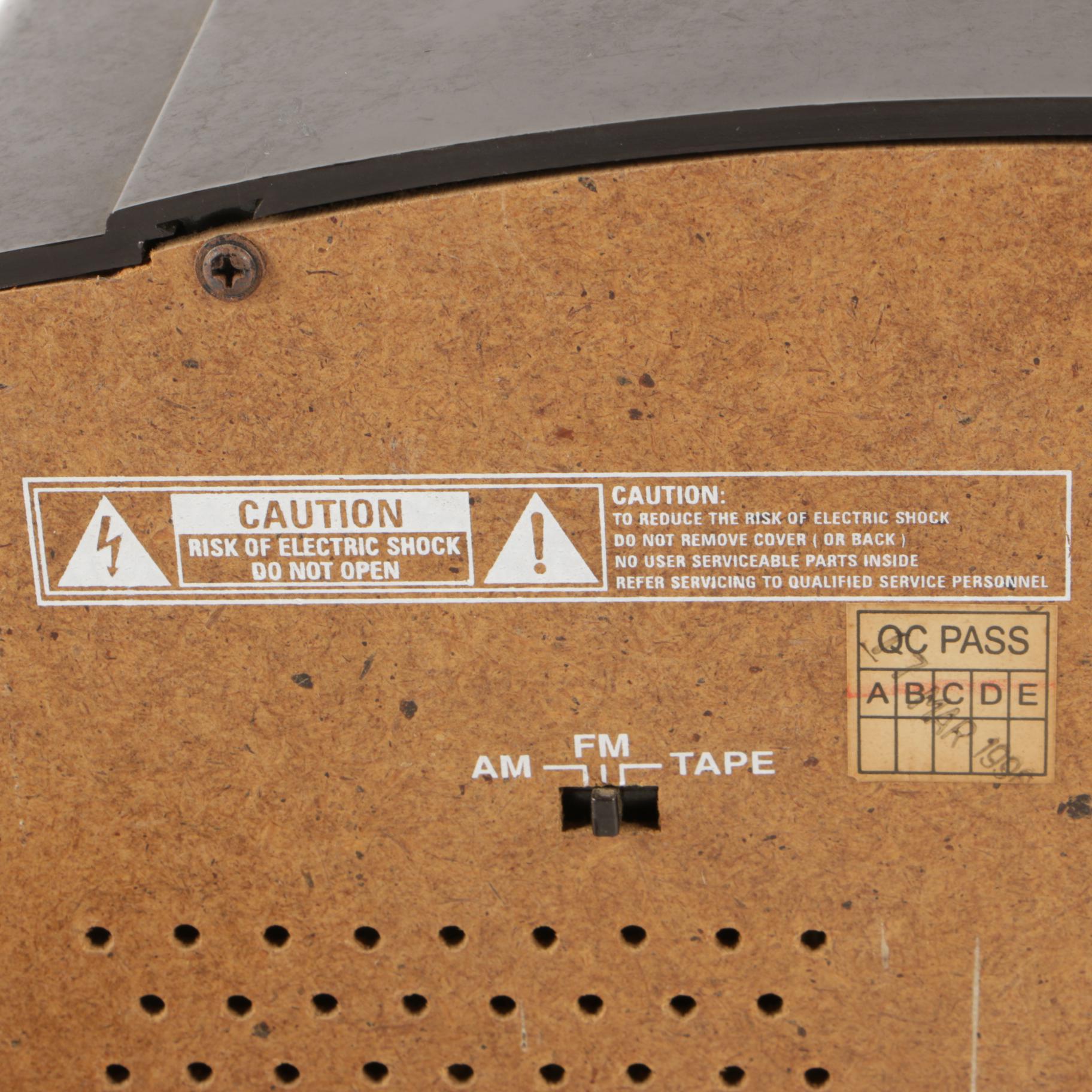 Doral "Across America" AM/FM Tuner Radio with Cassette Player