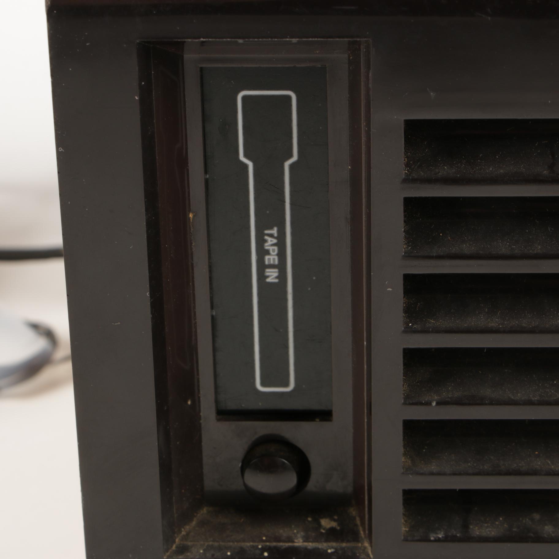 Doral "Across America" AM/FM Tuner Radio with Cassette Player