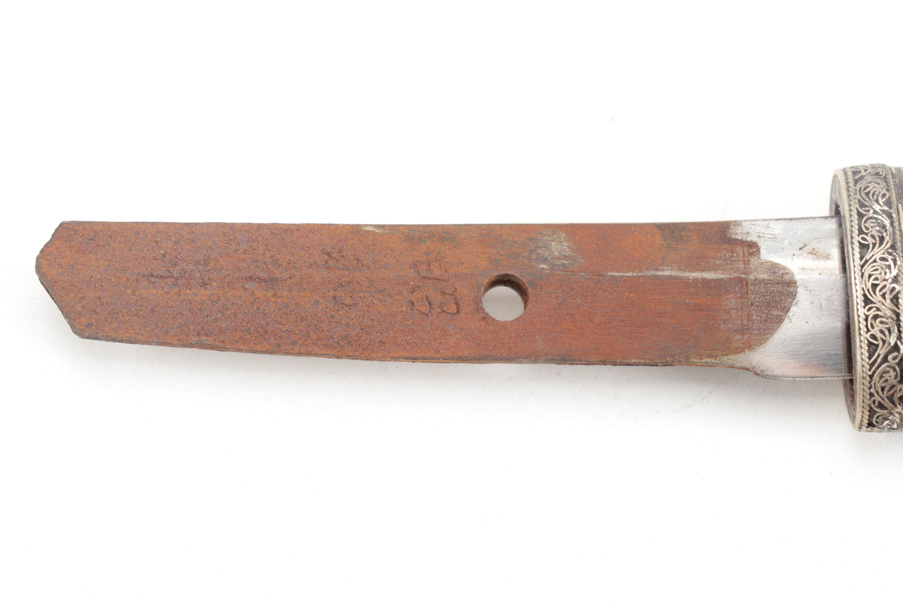 Japanese Tantō Dagger with Laquered Shagreen Grip and Scabbard