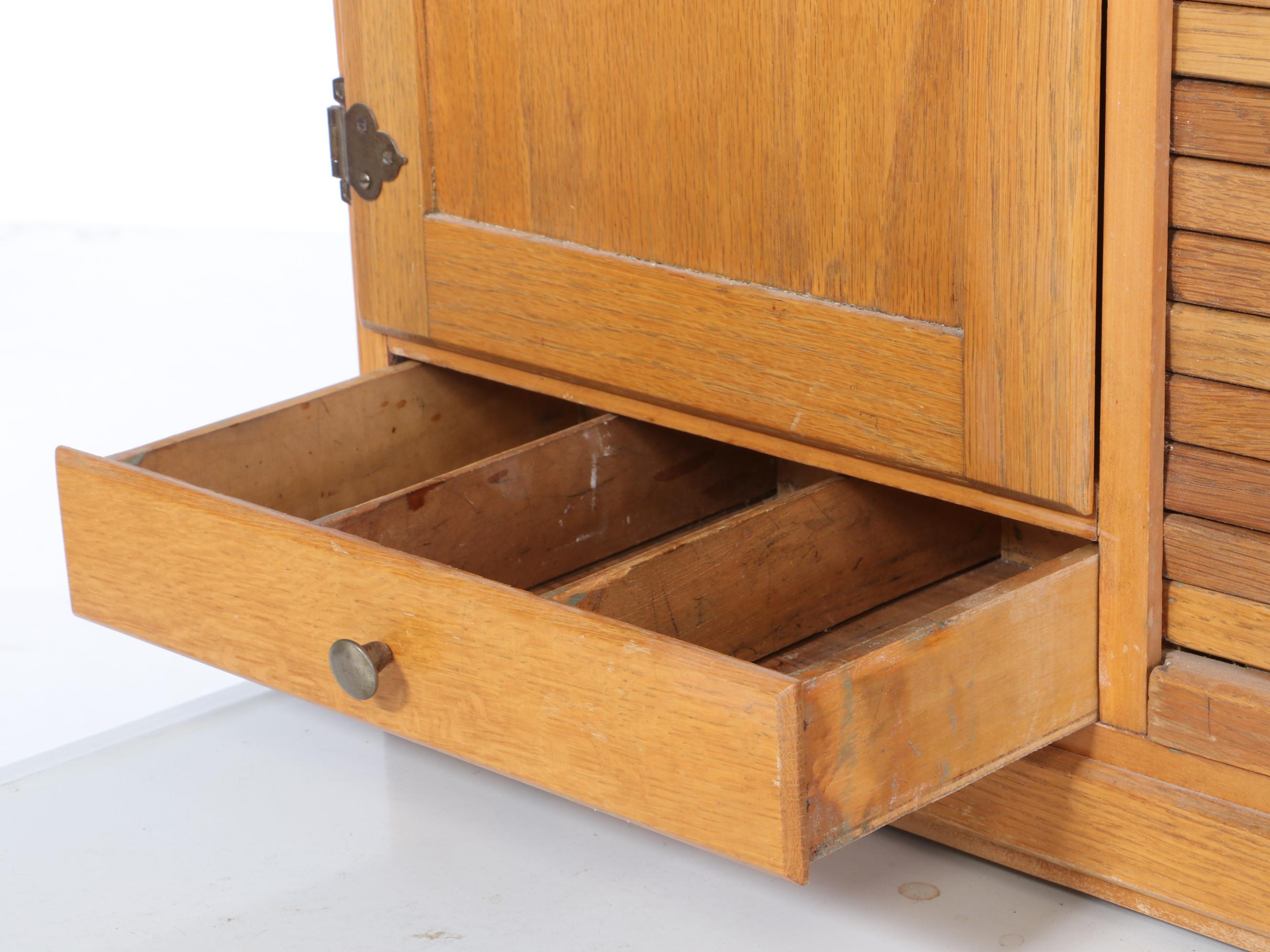 Boone Kitchen Cabinet Company Oak Hoosier-Style Cabinet, circa 1930