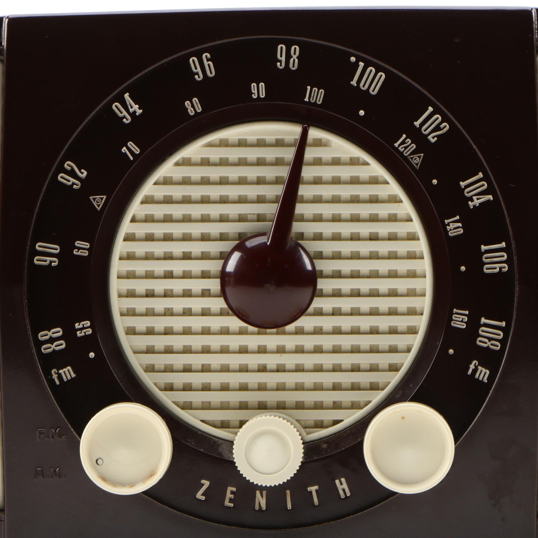 Mid Century Modern Am-FM Zenith Model Radio