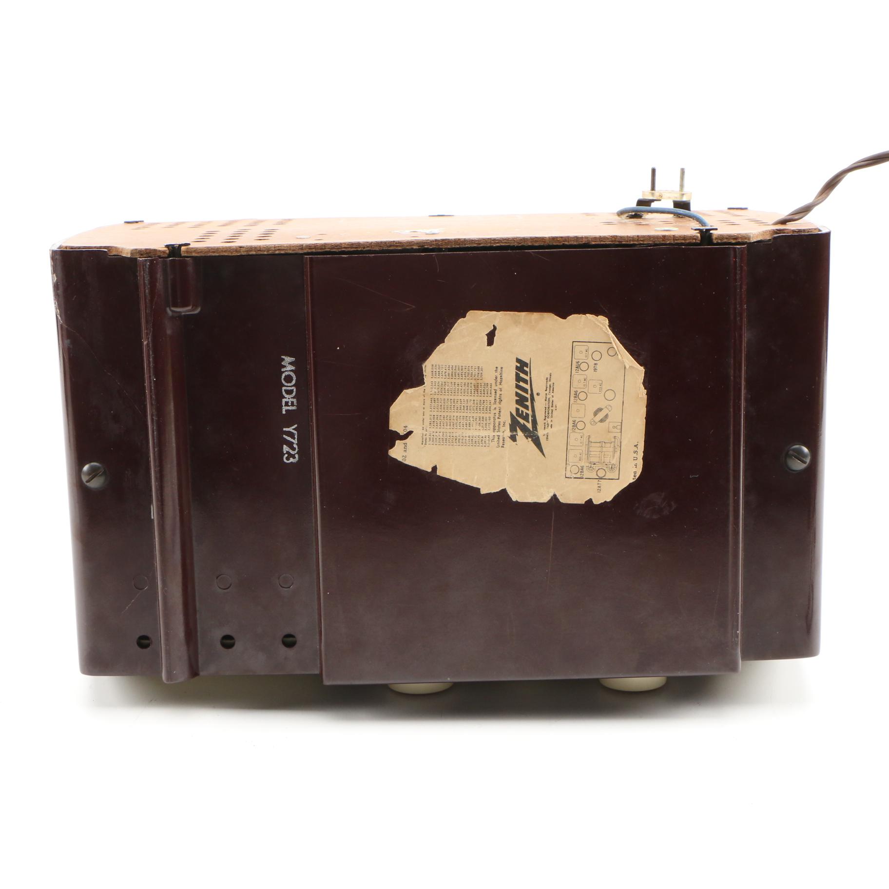 Mid Century Modern Am-FM Zenith Model Radio