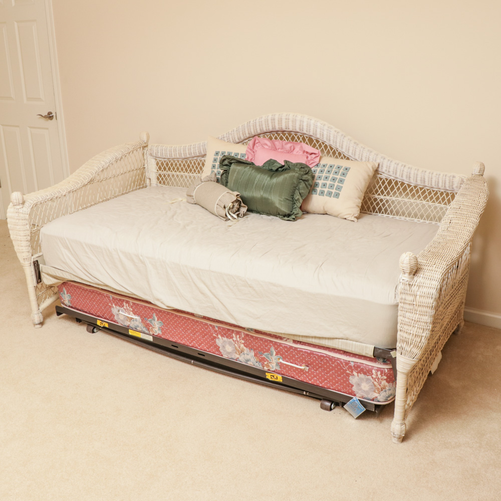 White Wicker Daybed and Trundle