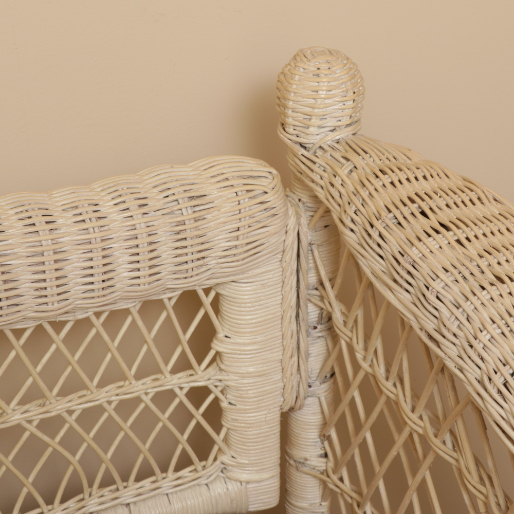 White Wicker Daybed and Trundle