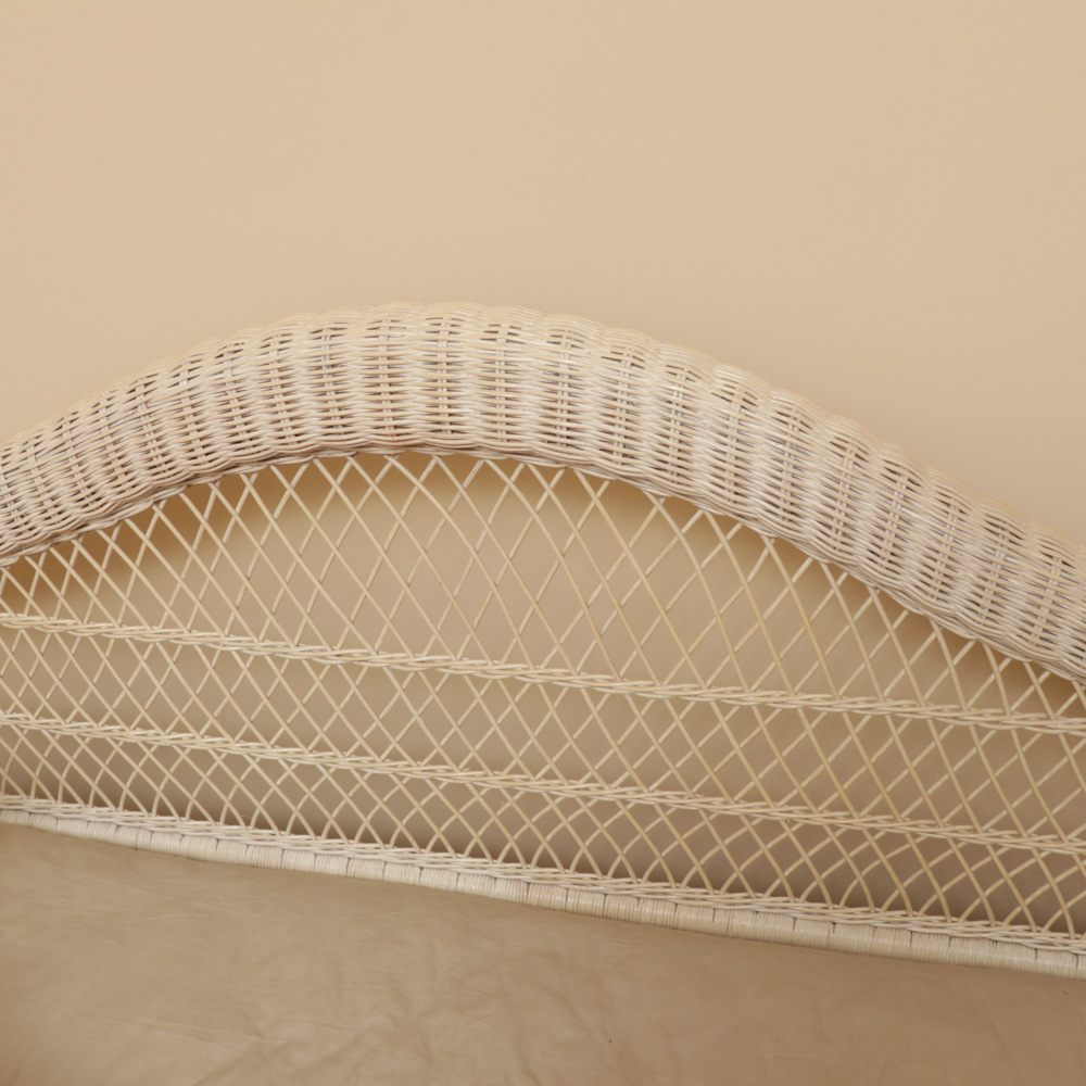 White Wicker Daybed and Trundle