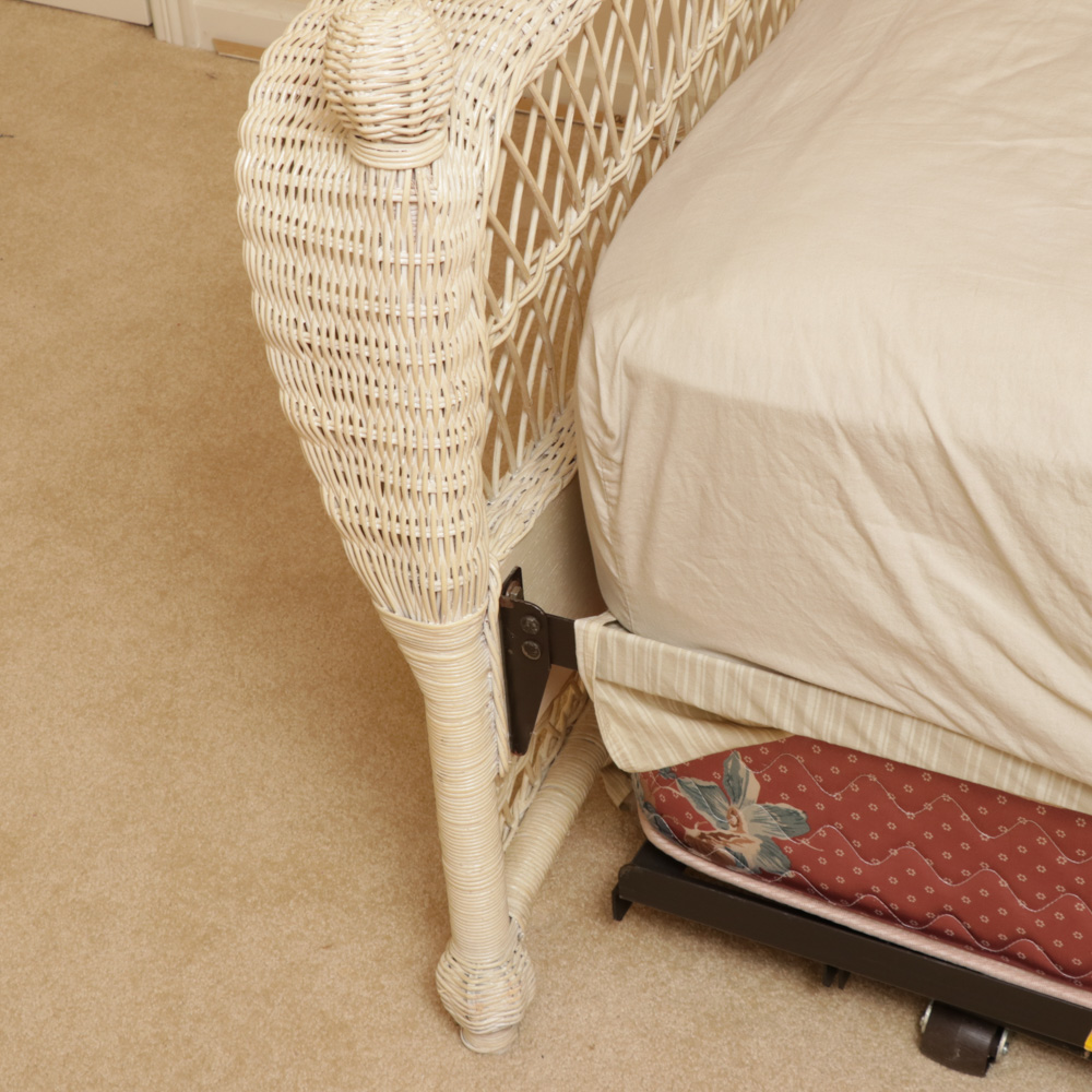 White Wicker Daybed and Trundle