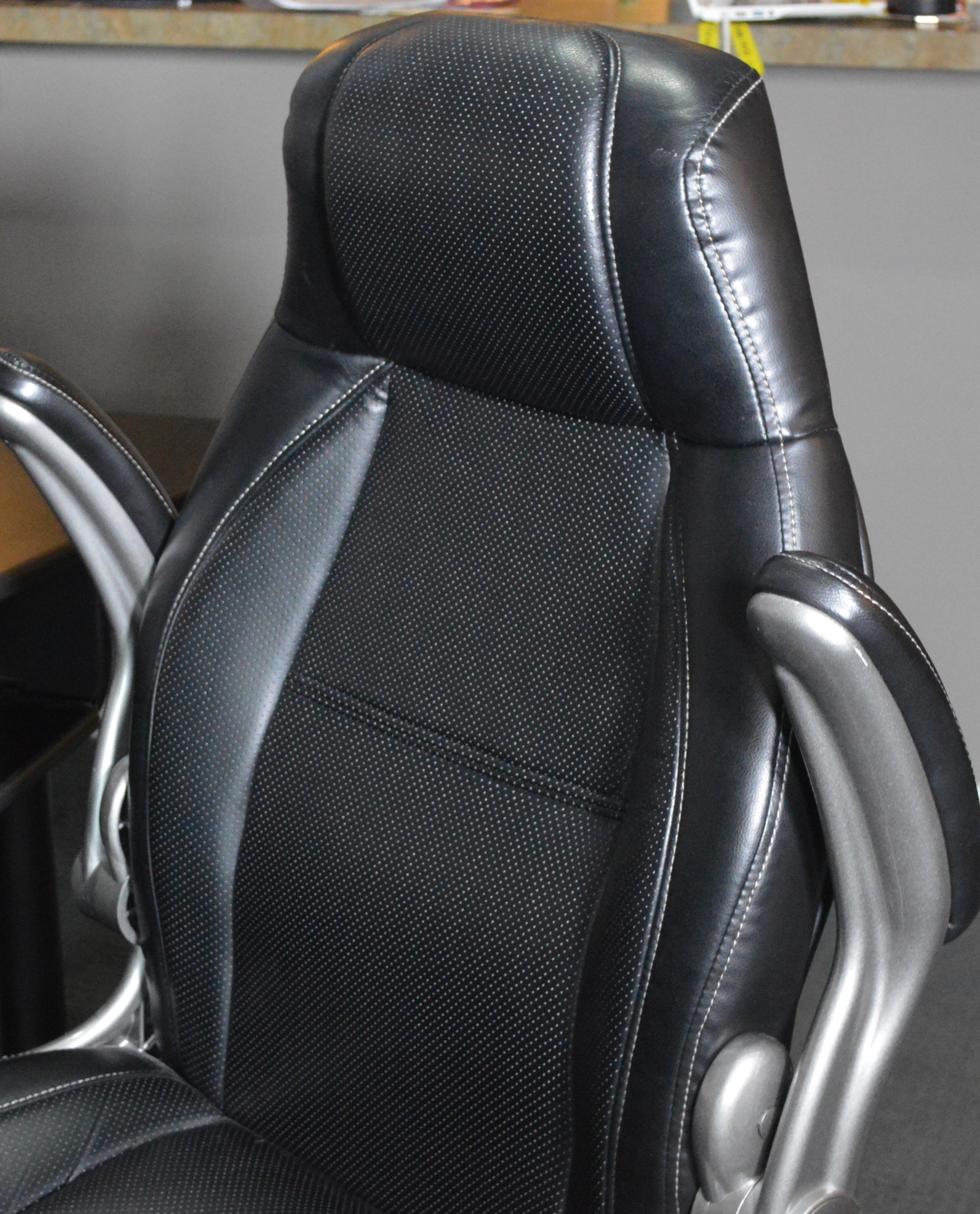 RAB Audio ProRak 88 Music Production Workstation and Torrent Manager Chair