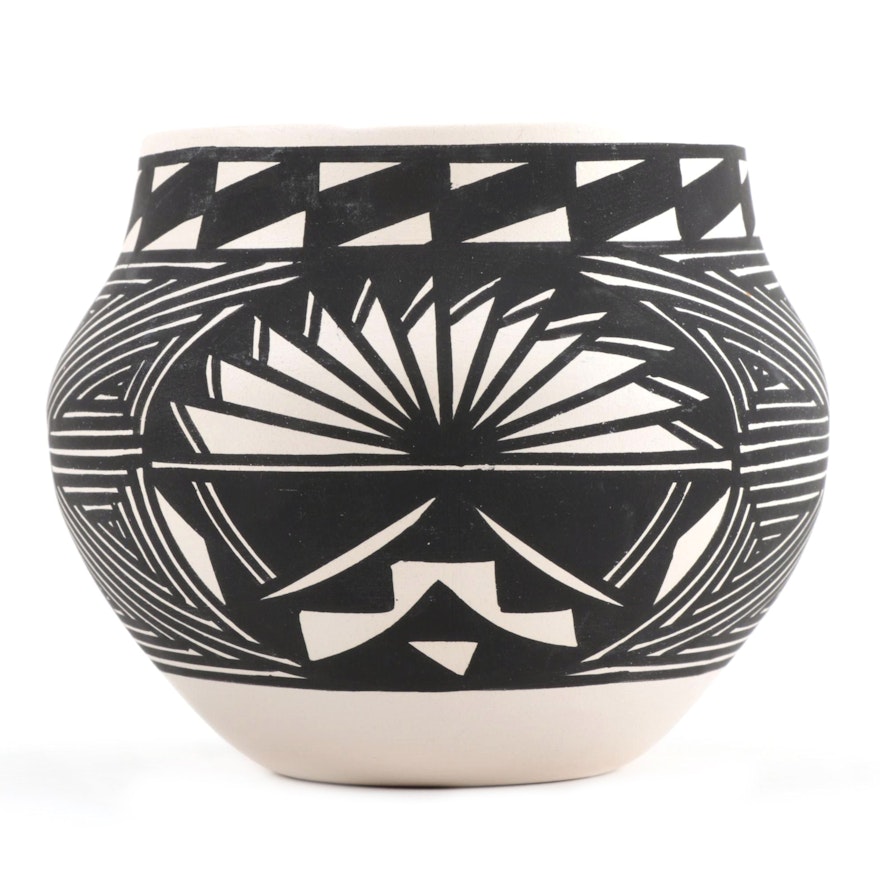 Hilda Antonia Acoma Pueblo Pottery Vase