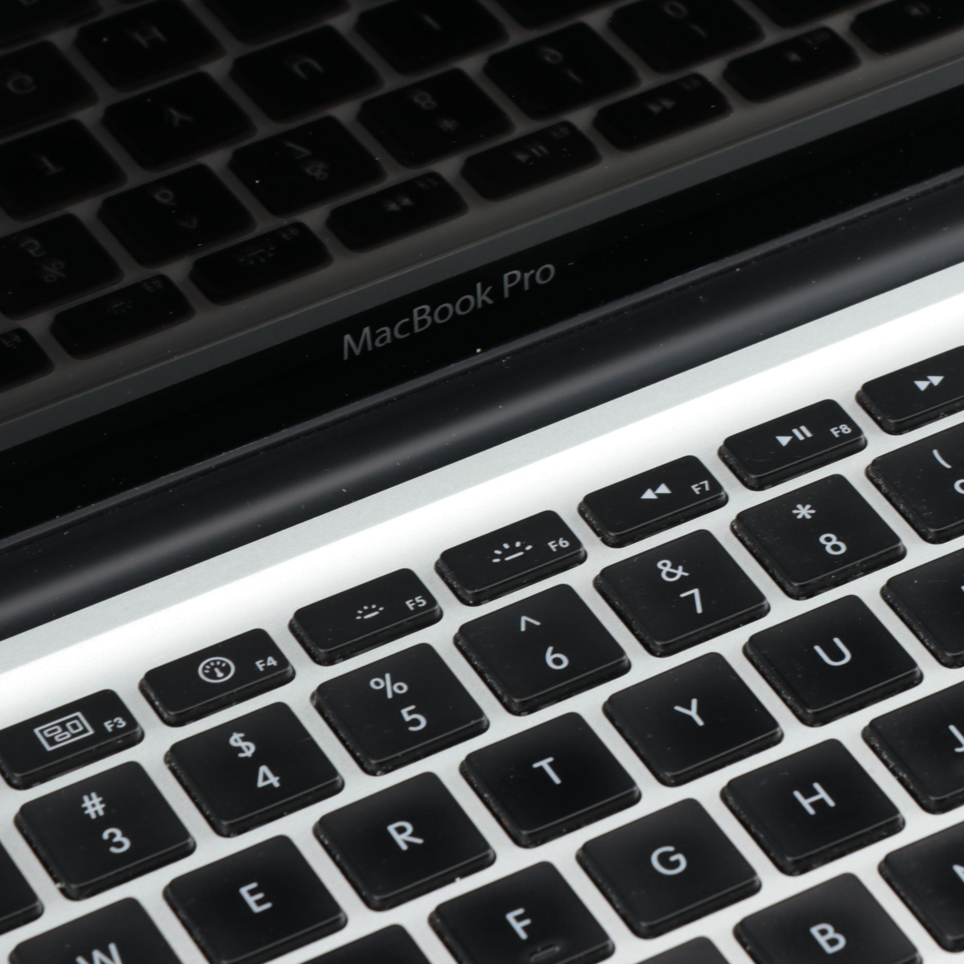 13" Apple MacBook Pro "Core 2 Duo" 2.26 Laptop with Power Adapter, Mid-2009