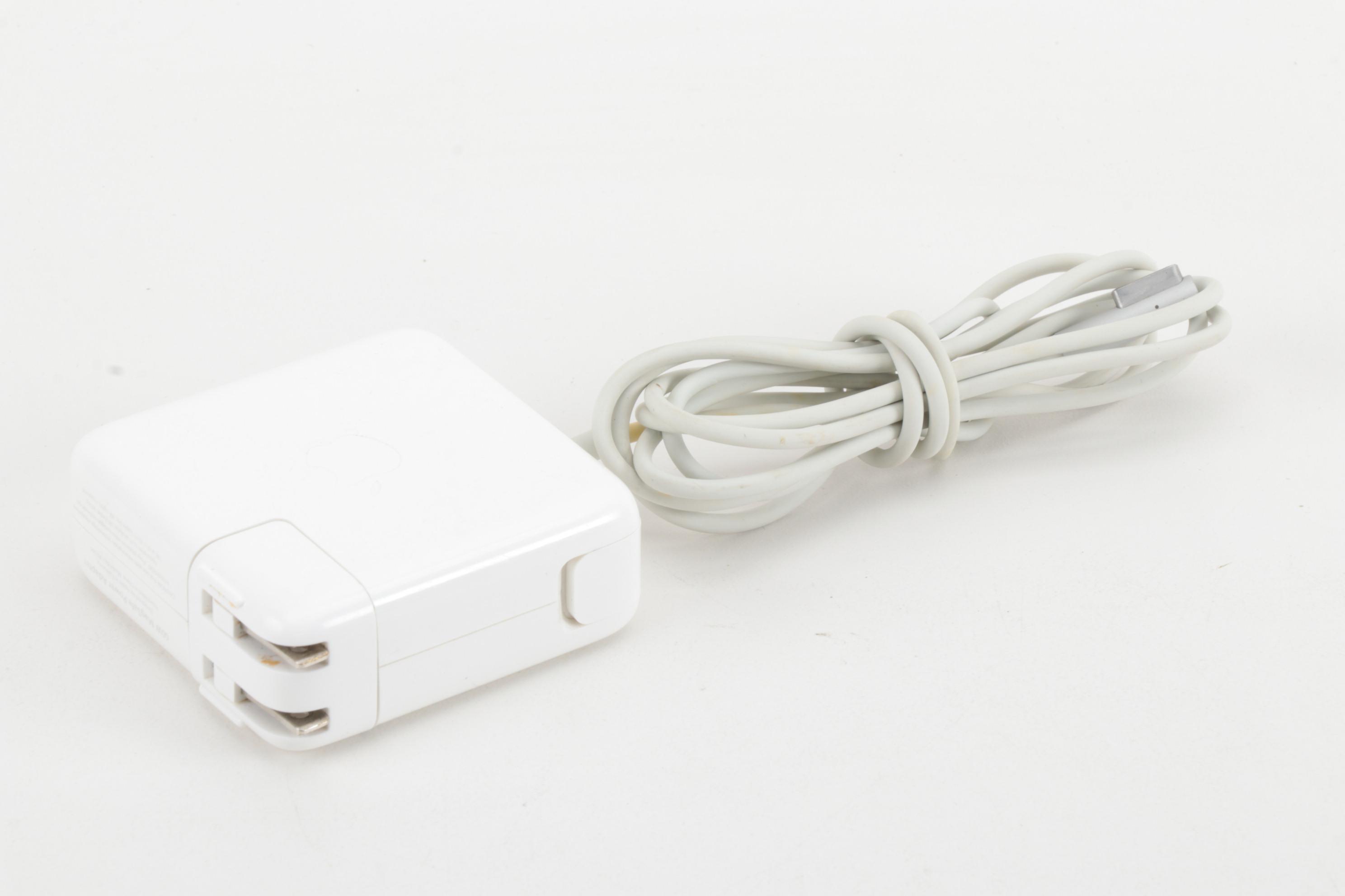 13" Apple MacBook Pro "Core 2 Duo" 2.26 Laptop with Power Adapter, Mid-2009