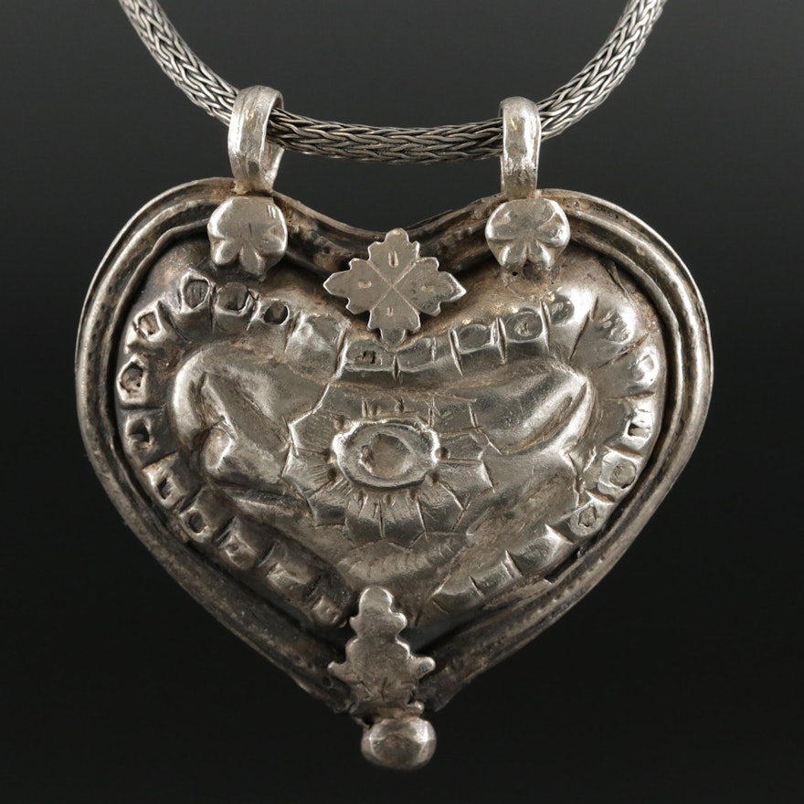 Artisan 800 Silver Heart and Flower Motif Pendant Necklace