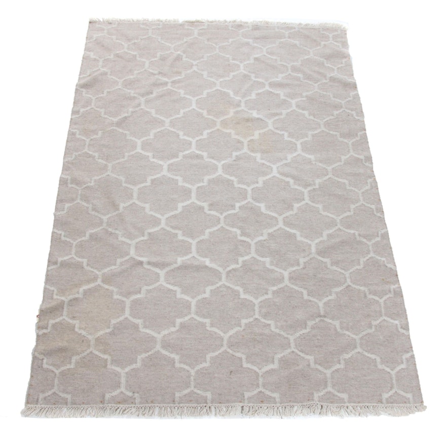 5' x 7'10 Handwoven Quatrefoil Motif Wool Blend Rug