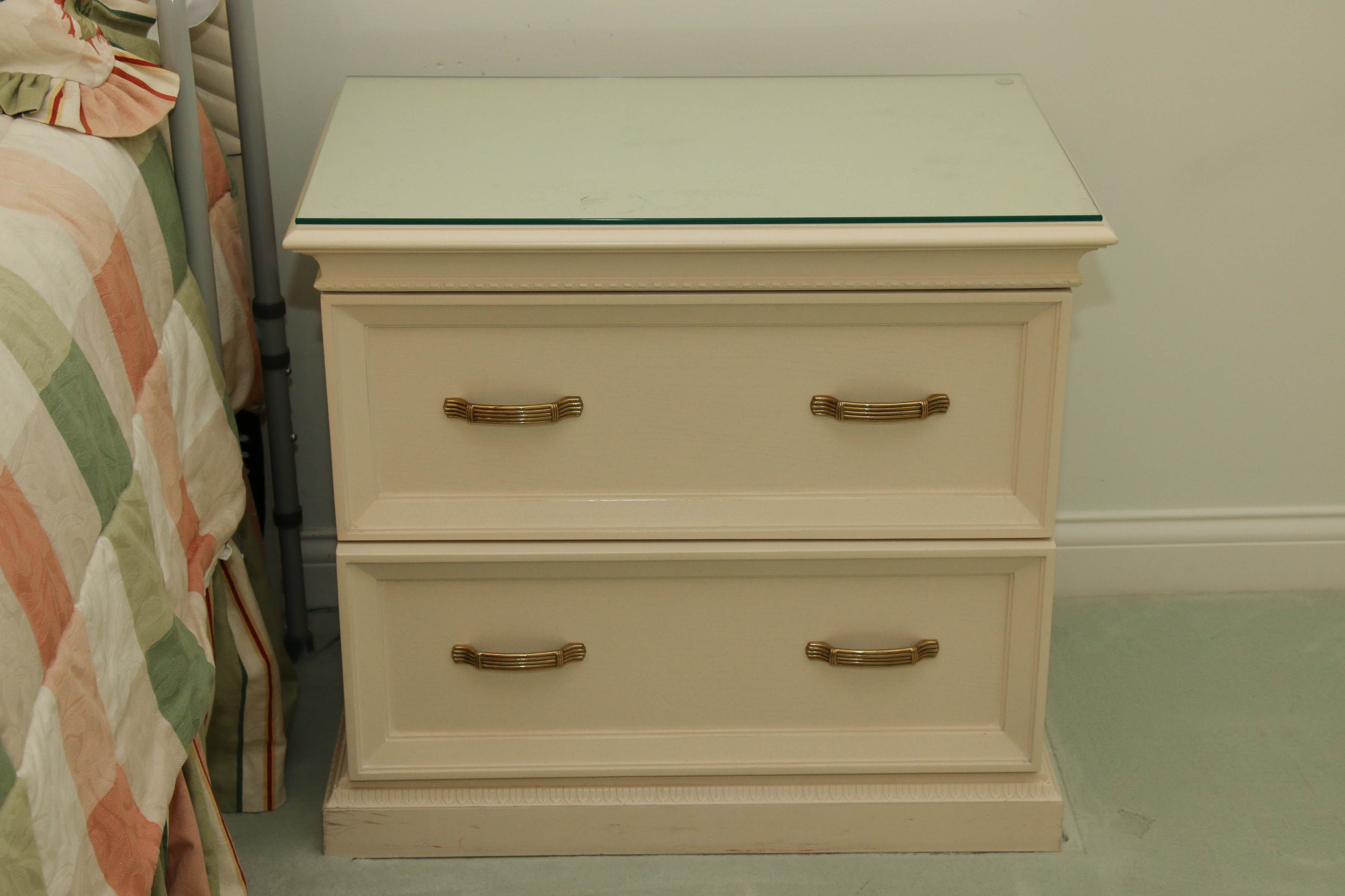 Leggett & Platt Queen Adjustable Platform Bed with Century Frame & Nightstand