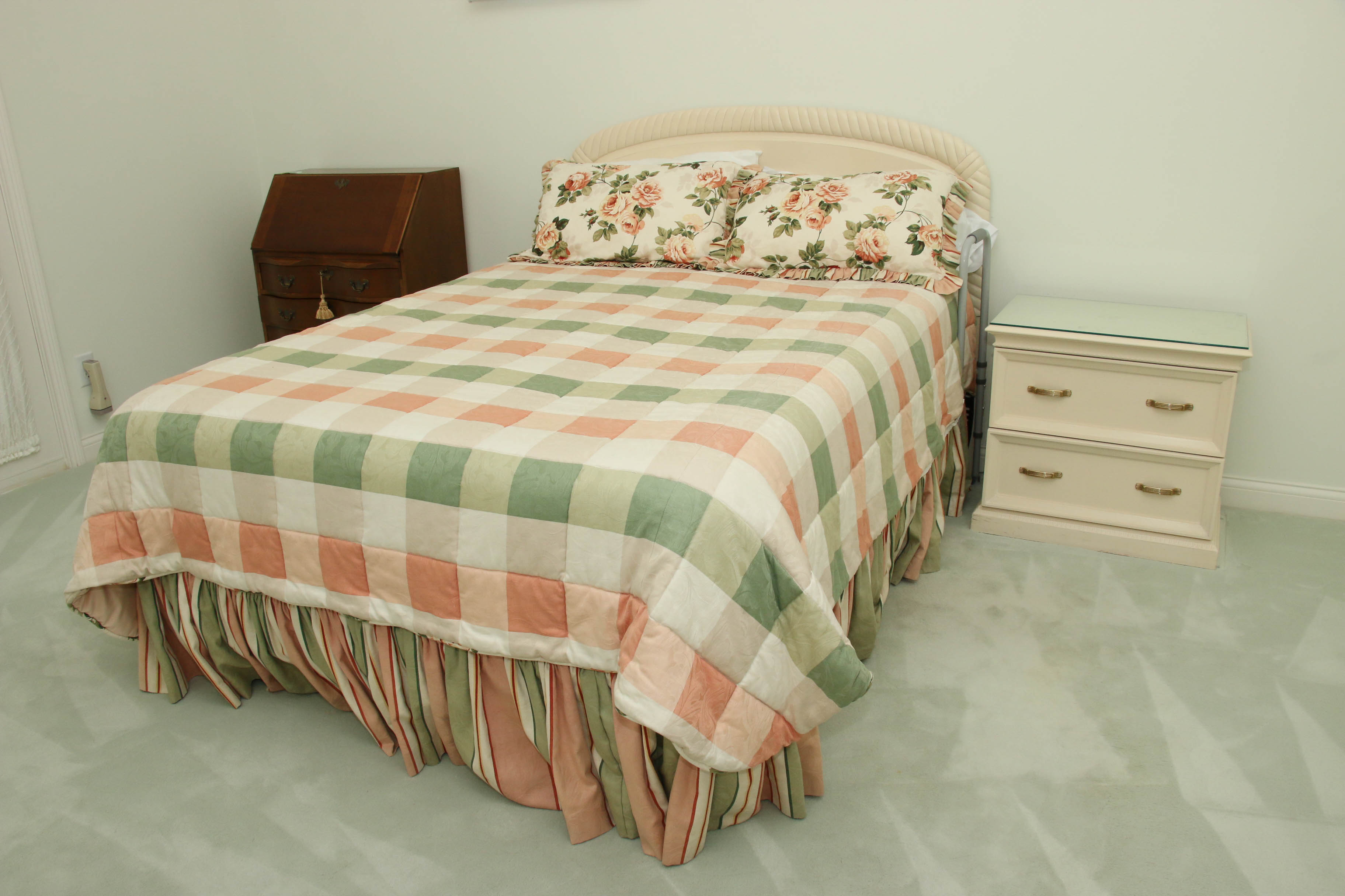 Leggett & Platt Queen Adjustable Platform Bed with Century Frame & Nightstand