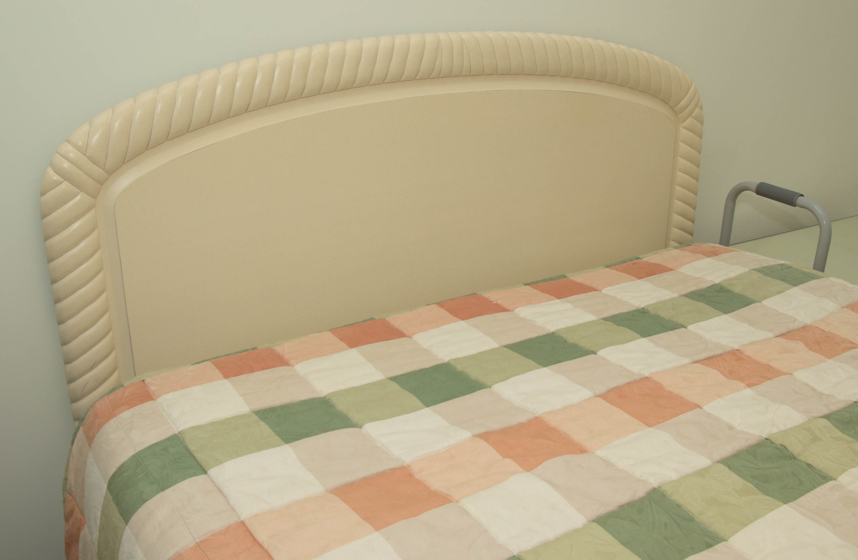 Leggett & Platt Queen Adjustable Platform Bed with Century Frame & Nightstand