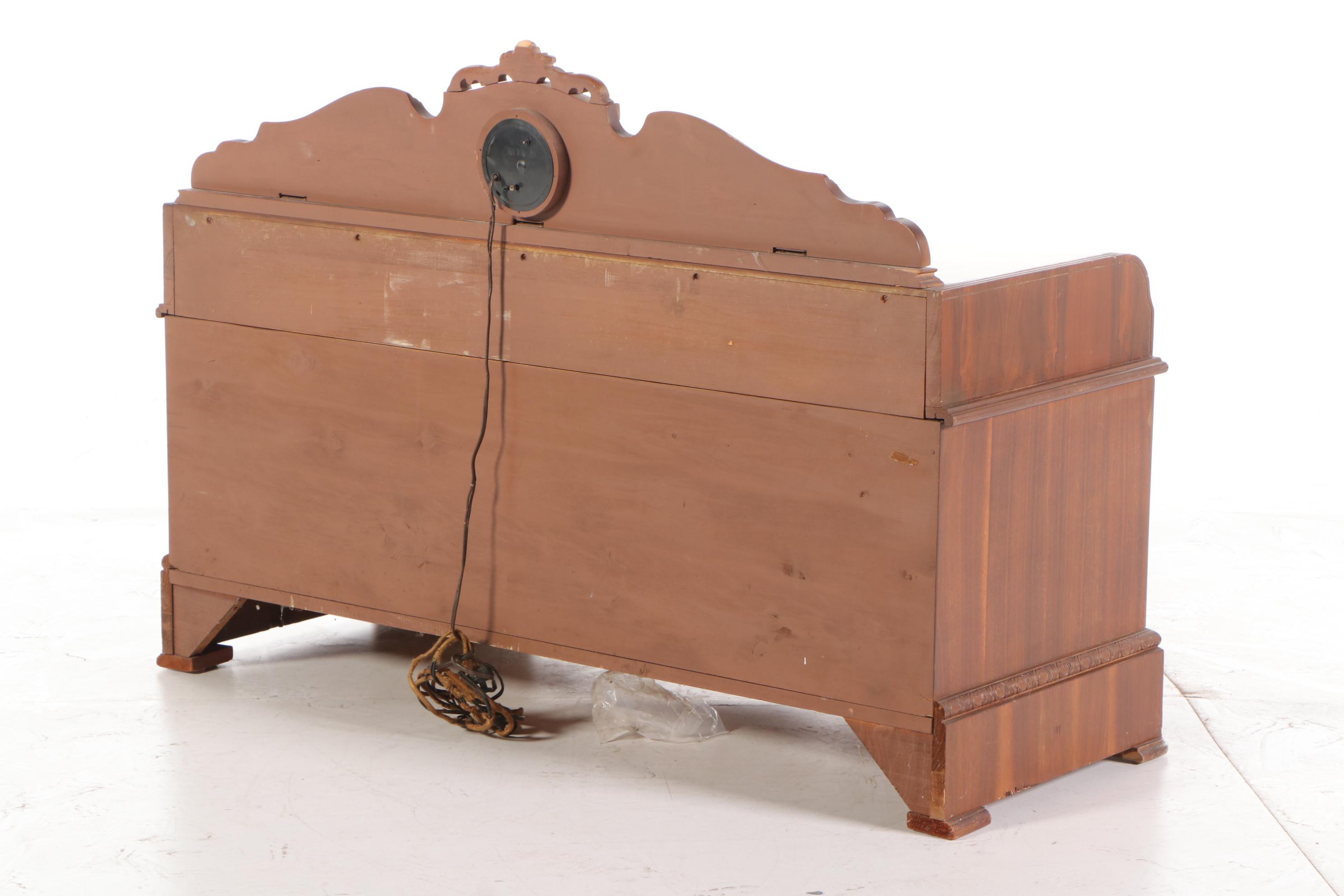 Roos Art Deco Walnut and Cedar Blanket Chest with Clock Splash, circa 1930