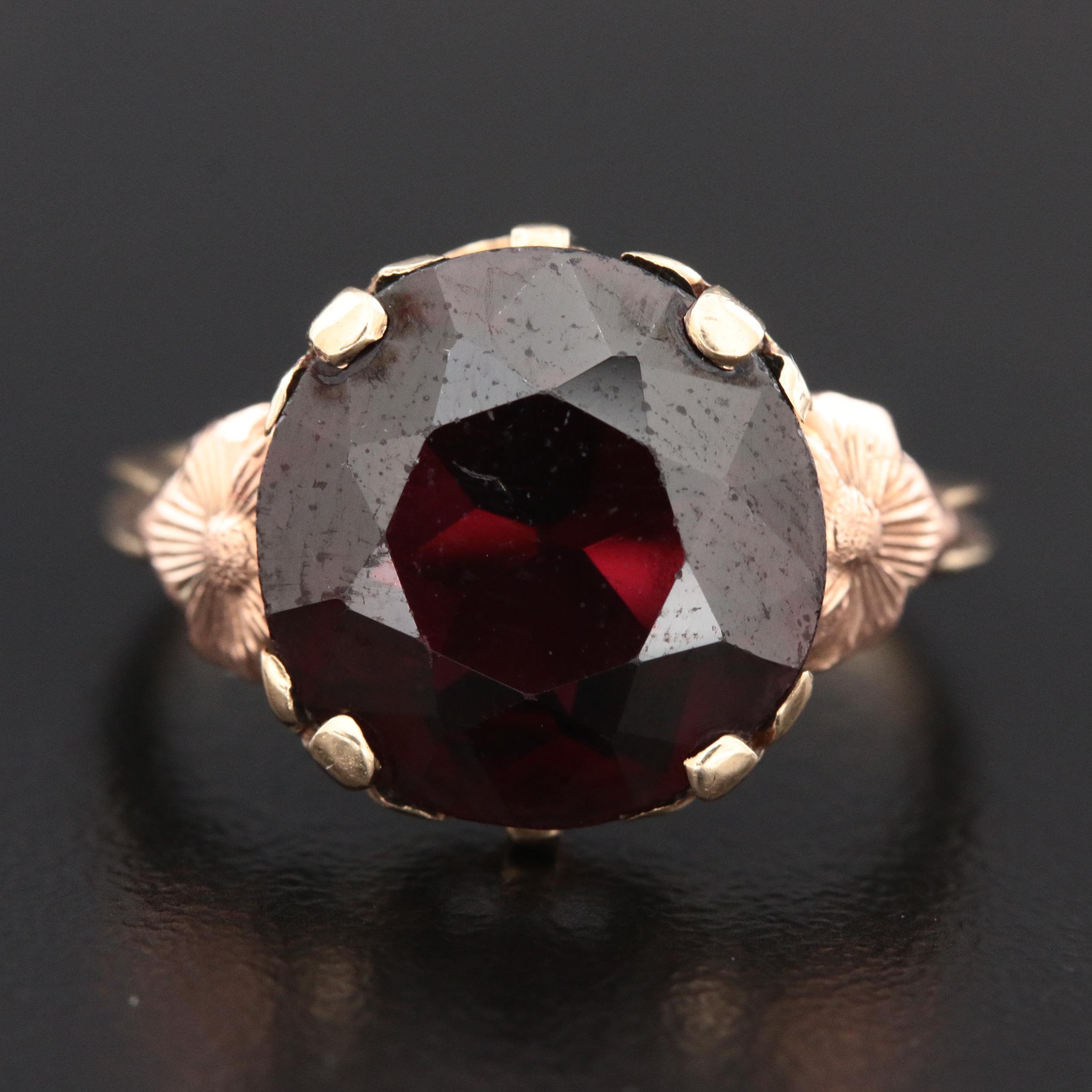 Vintage 10K Yellow Gold Garnet Ring