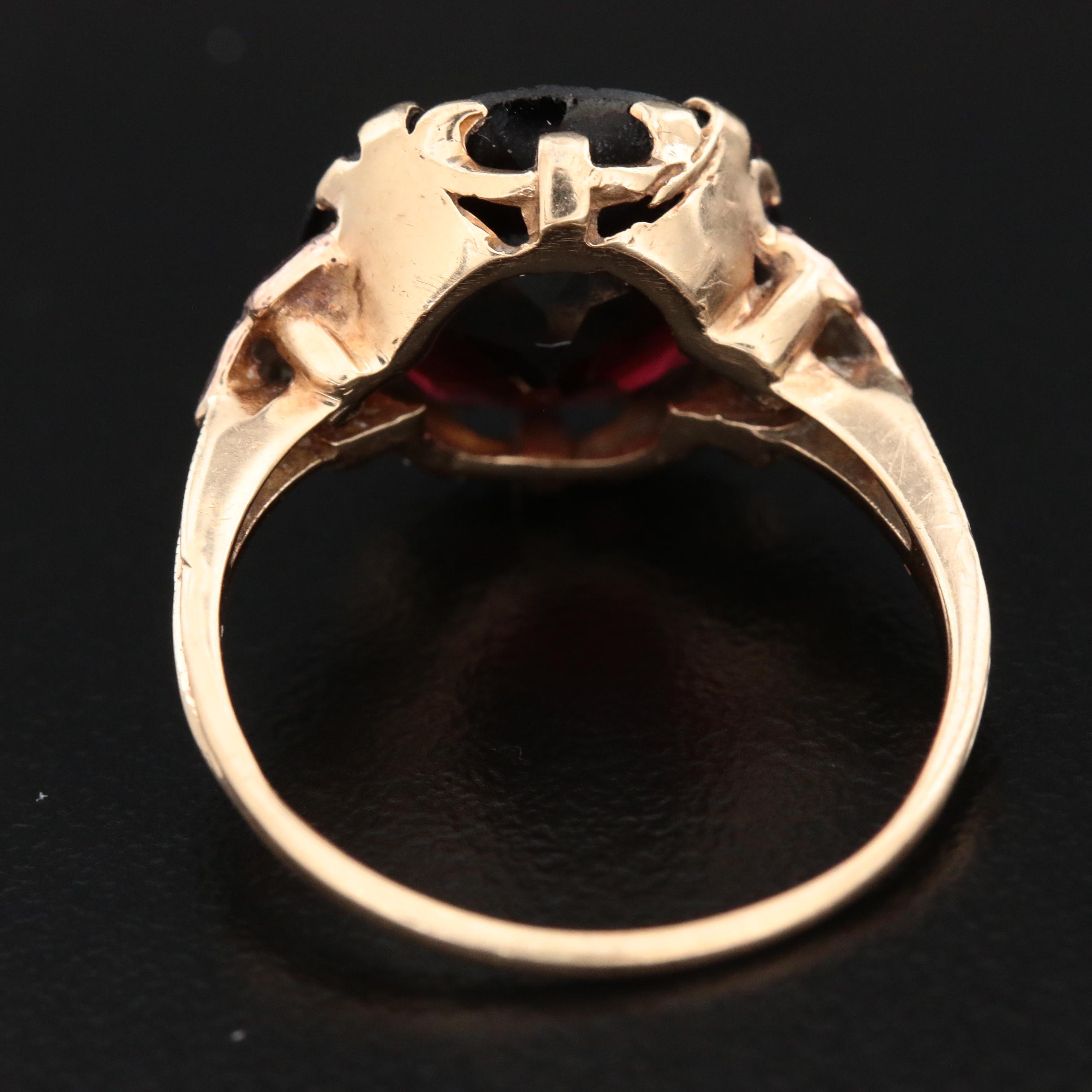 Vintage 10K Yellow Gold Garnet Ring