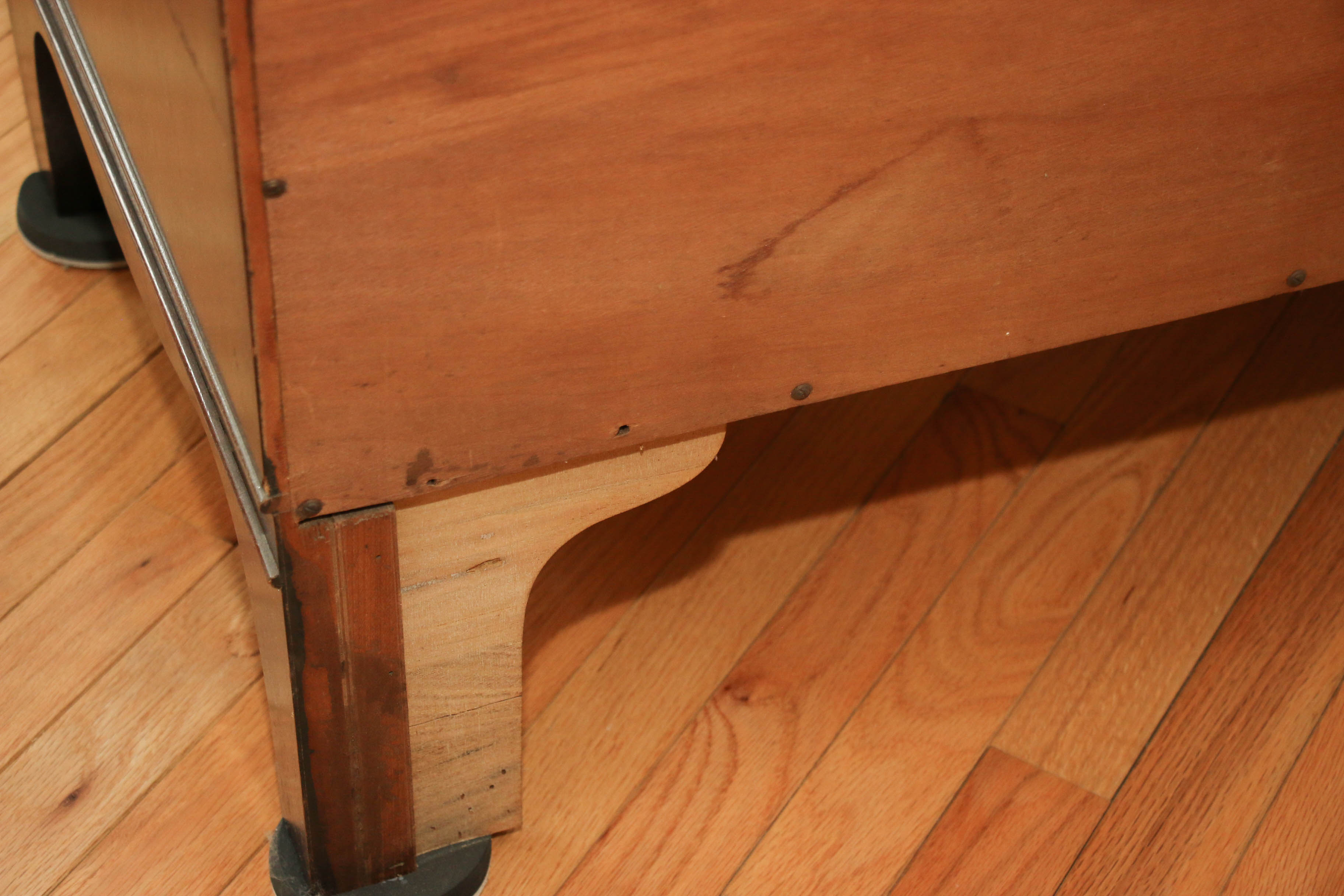 Morganton Furniture Co. Bow Front Dresser and Mirror, Mid-20th Century