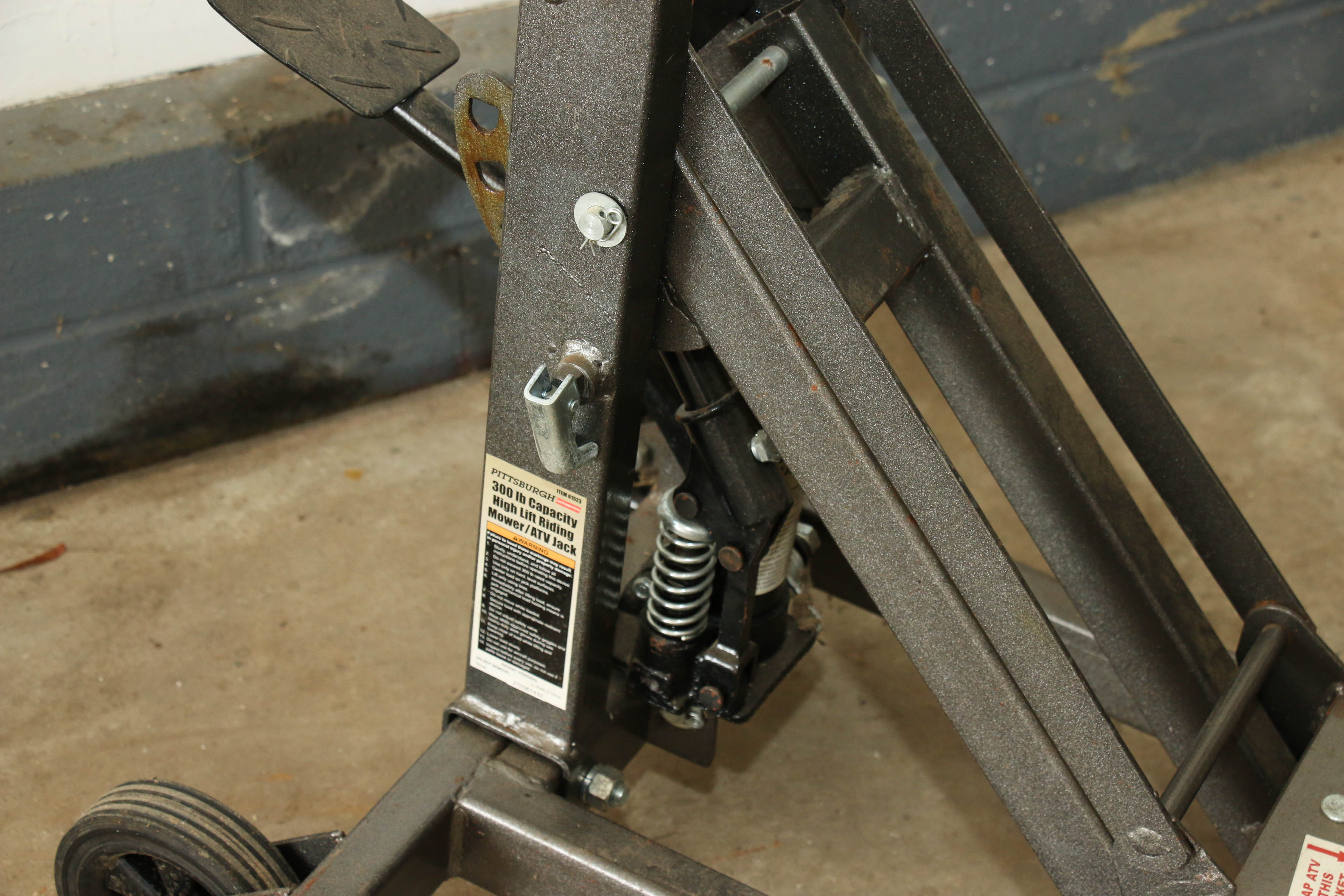 Pittsburgh 300 lb. Capacity High Lift Riding Mower/ATV Jack