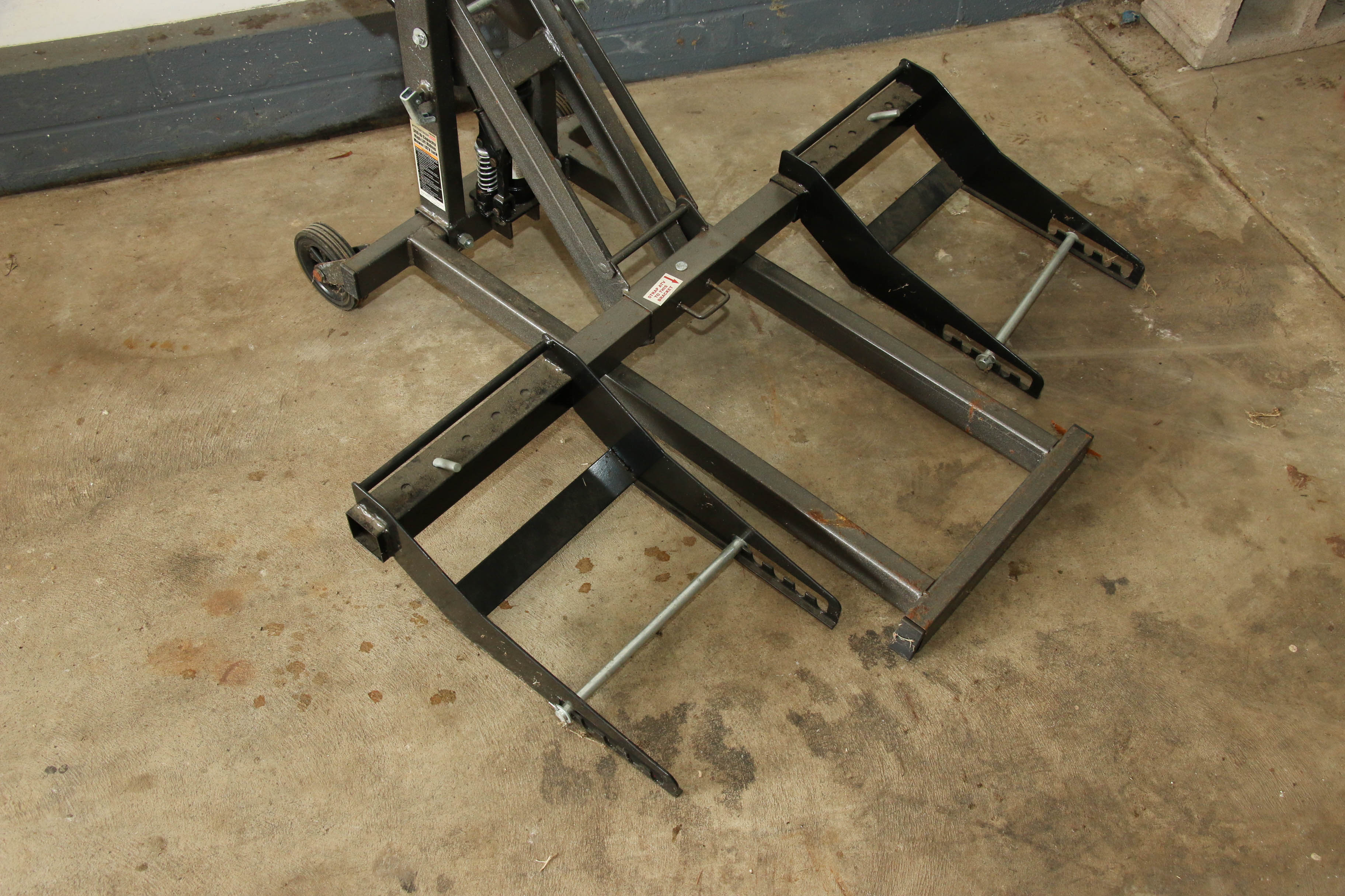 Pittsburgh 300 lb. Capacity High Lift Riding Mower/ATV Jack