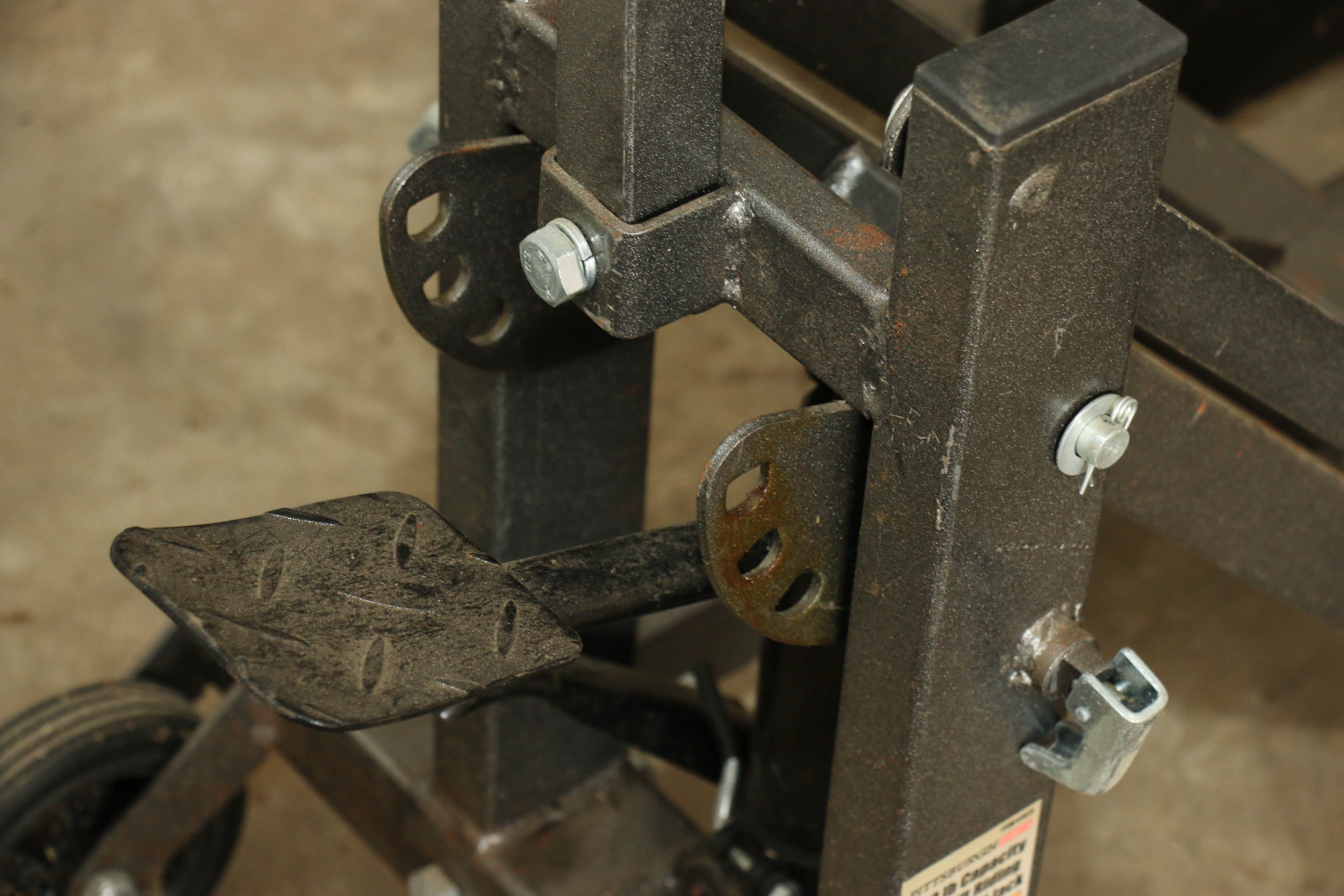 Pittsburgh 300 lb. Capacity High Lift Riding Mower/ATV Jack