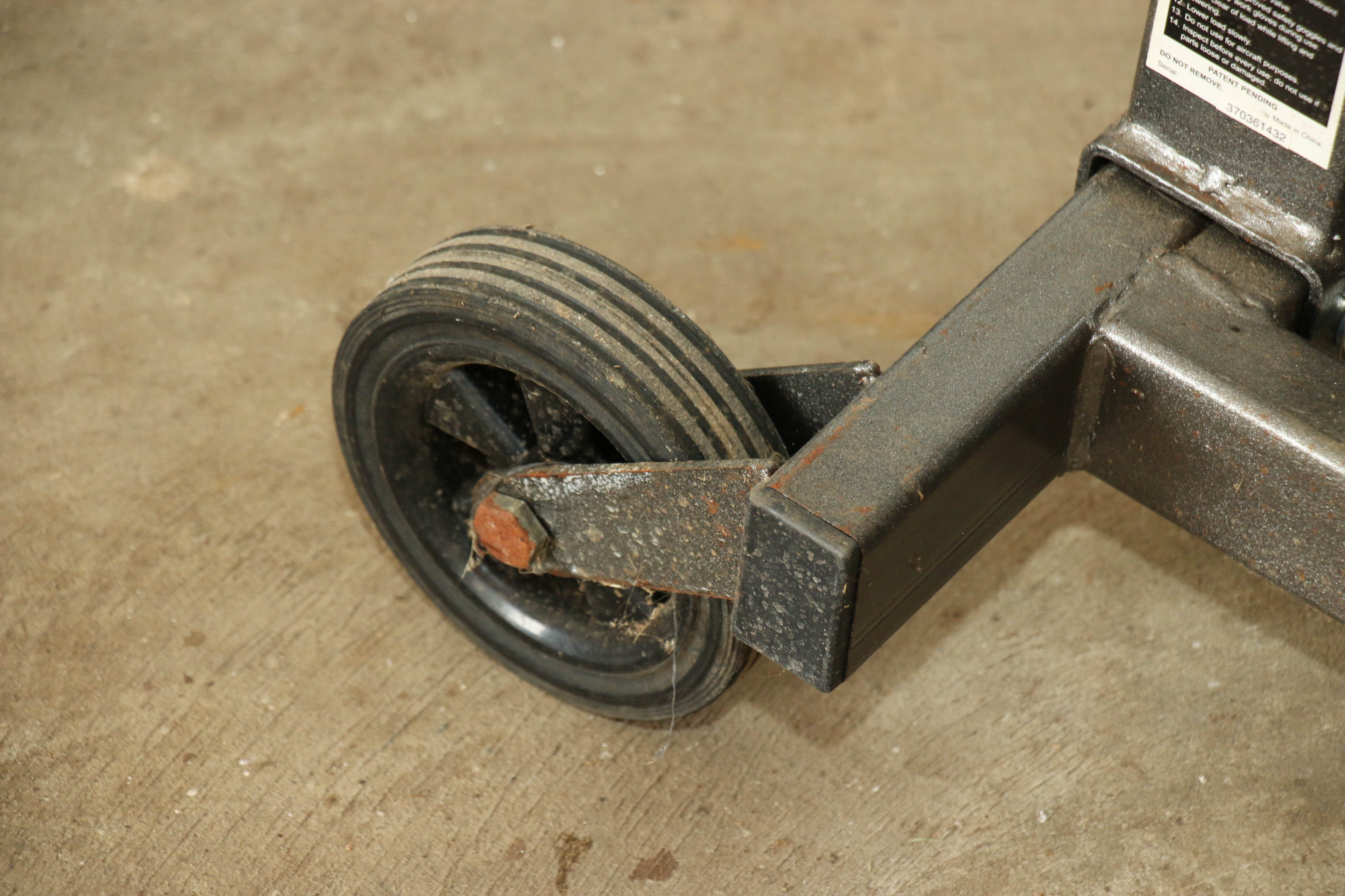 Pittsburgh 300 lb. Capacity High Lift Riding Mower/ATV Jack