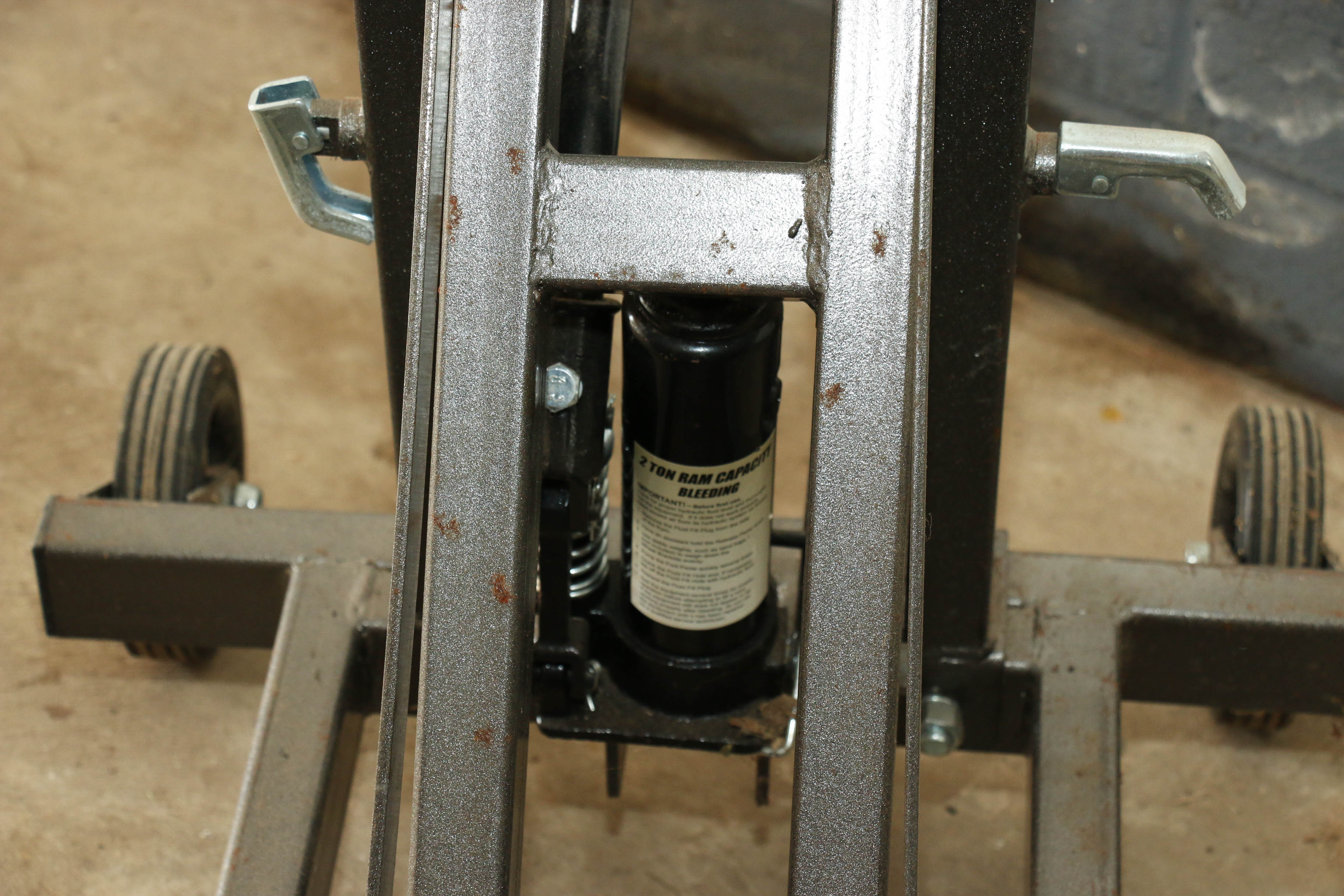 Pittsburgh 300 lb. Capacity High Lift Riding Mower/ATV Jack