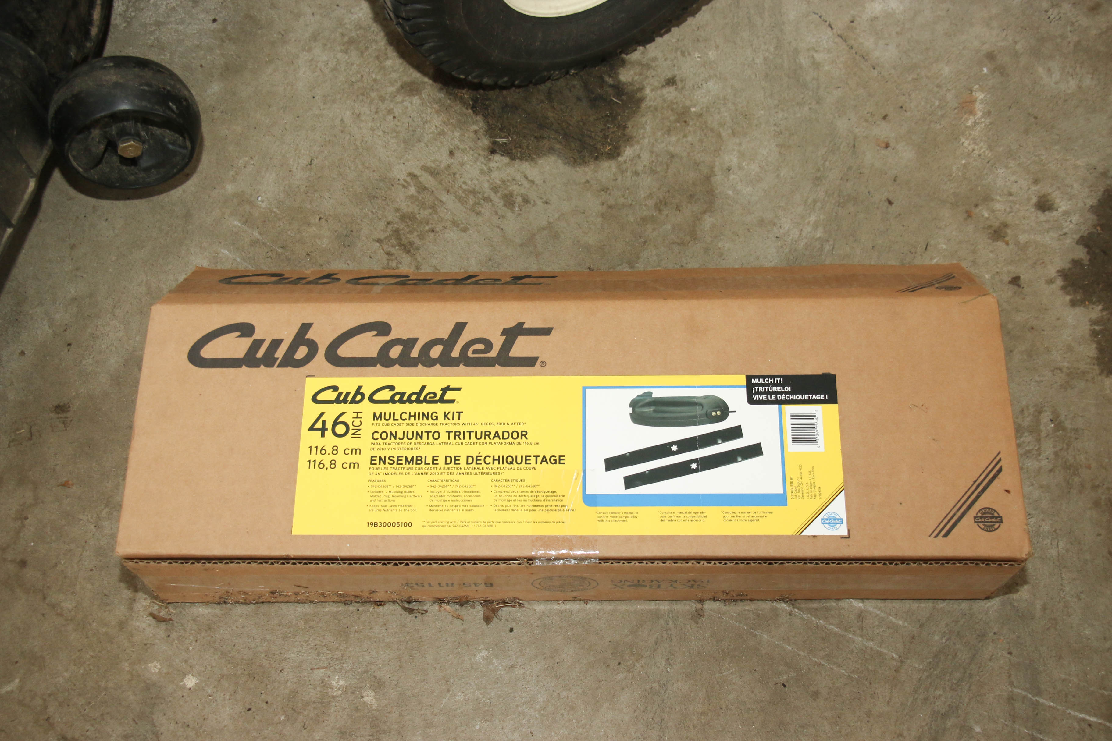 Cub Cadet XT1 Enduro Series LT46 Lawn Tractor with Snow Blade