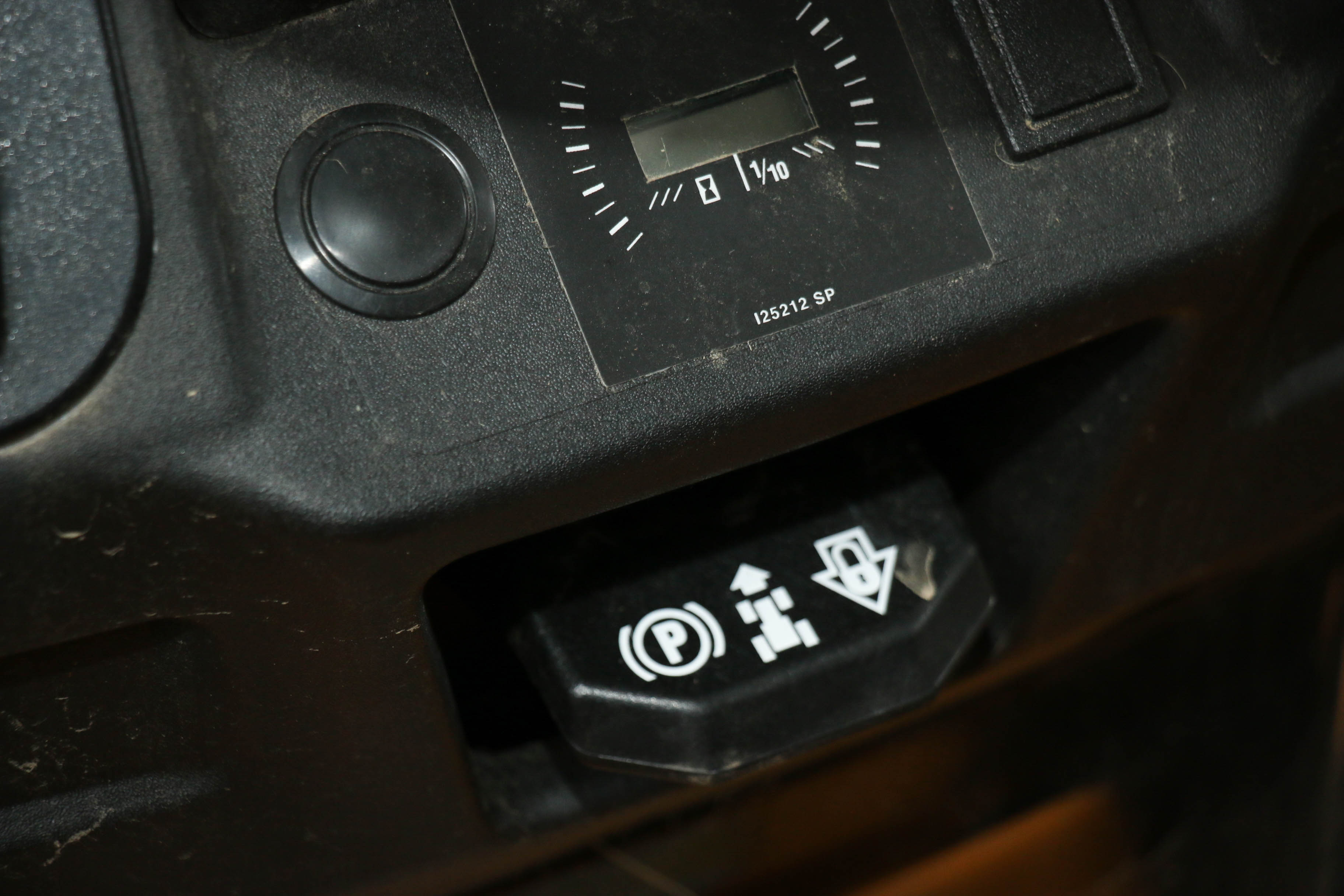 Cub Cadet XT1 Enduro Series LT46 Lawn Tractor with Snow Blade