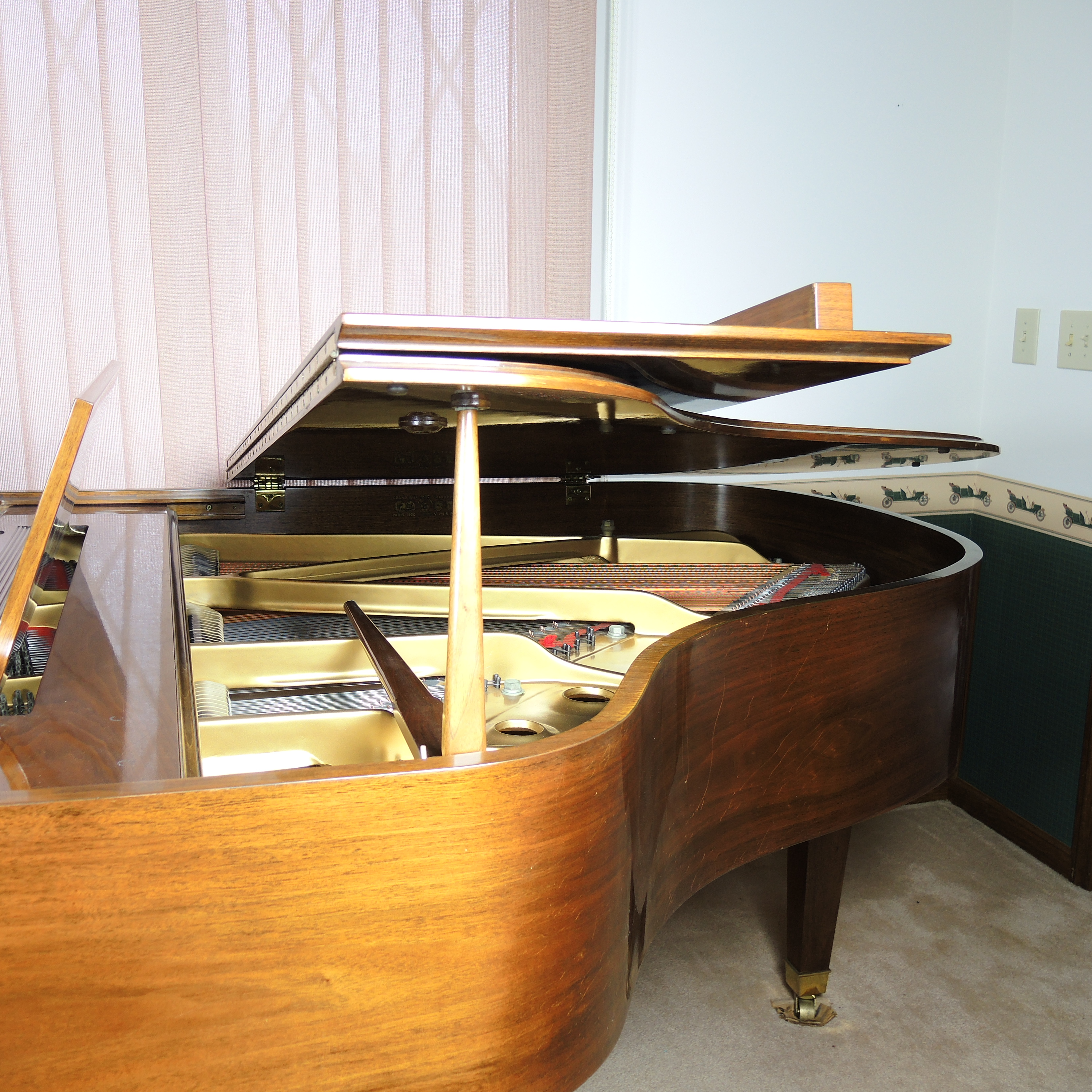 Baldwin "Grand Prix Paris" Baby Grand Piano with Bench