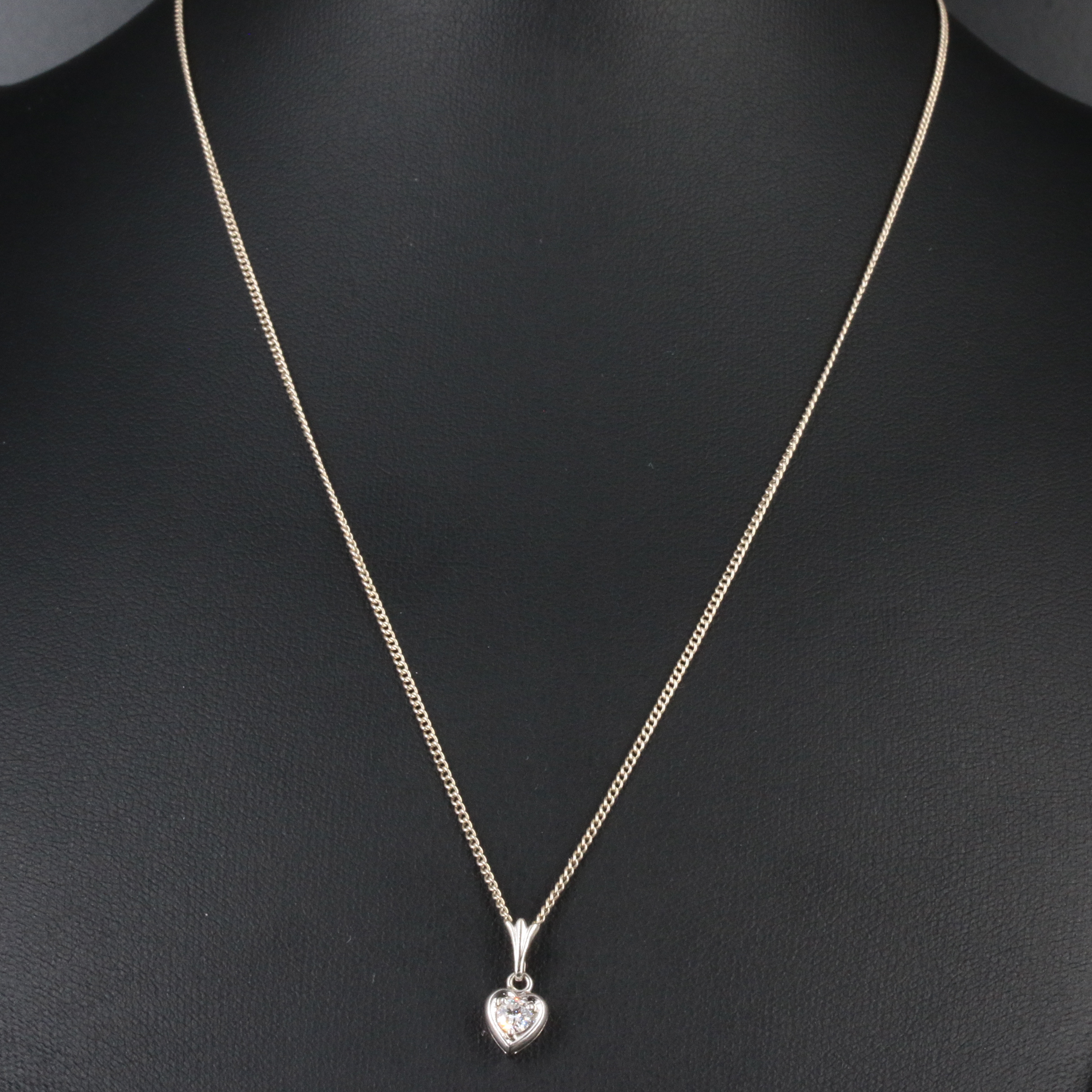 14K White Gold Diamond Heart Pendant Necklace