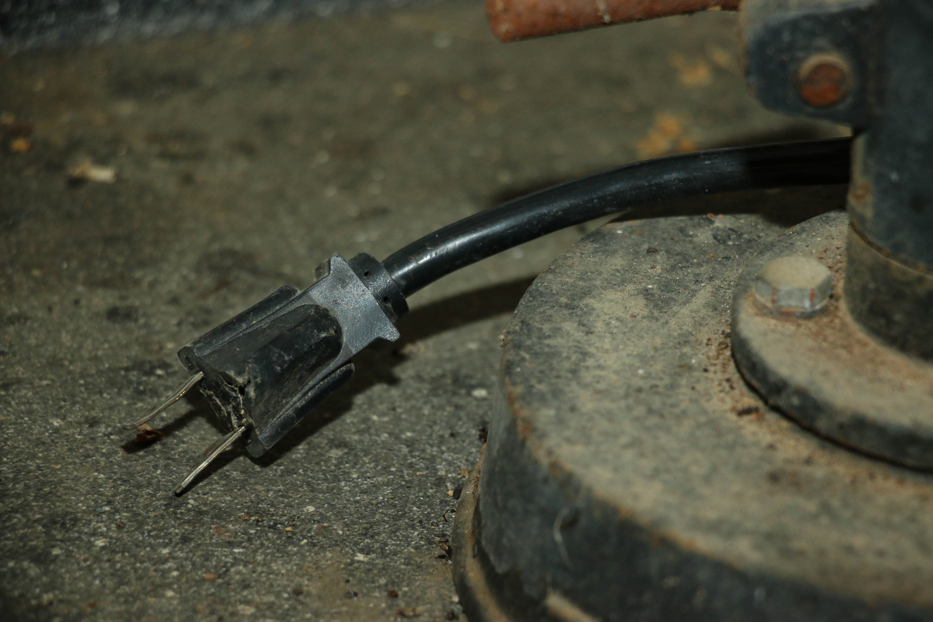 Northern Industrial Tools 5-Speed Drill Press and Husky Reel Extension Cord