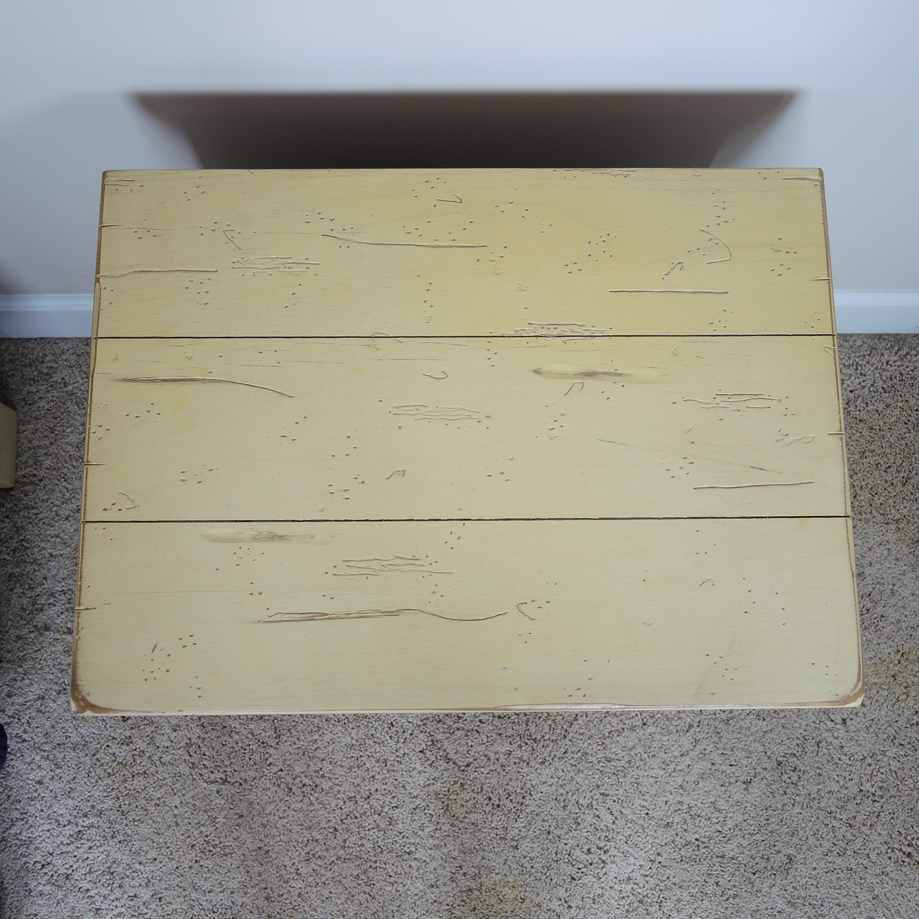 Broyhill "Attic Heirlooms" Full-Size Sleigh Bed and Nightstand in Whitewash