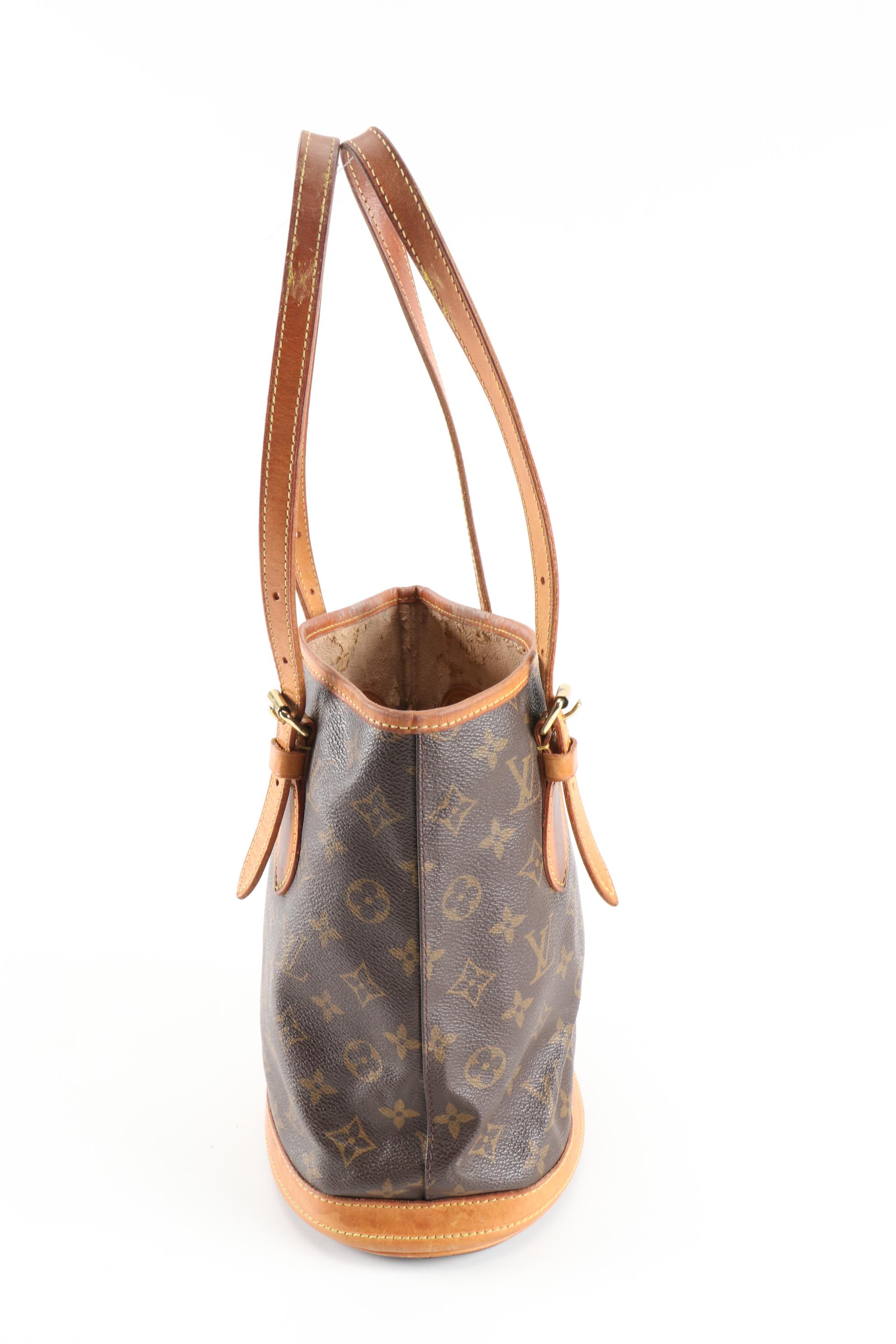 Louis Vuitton Bucket Bag in Monogram Canvas and Leather