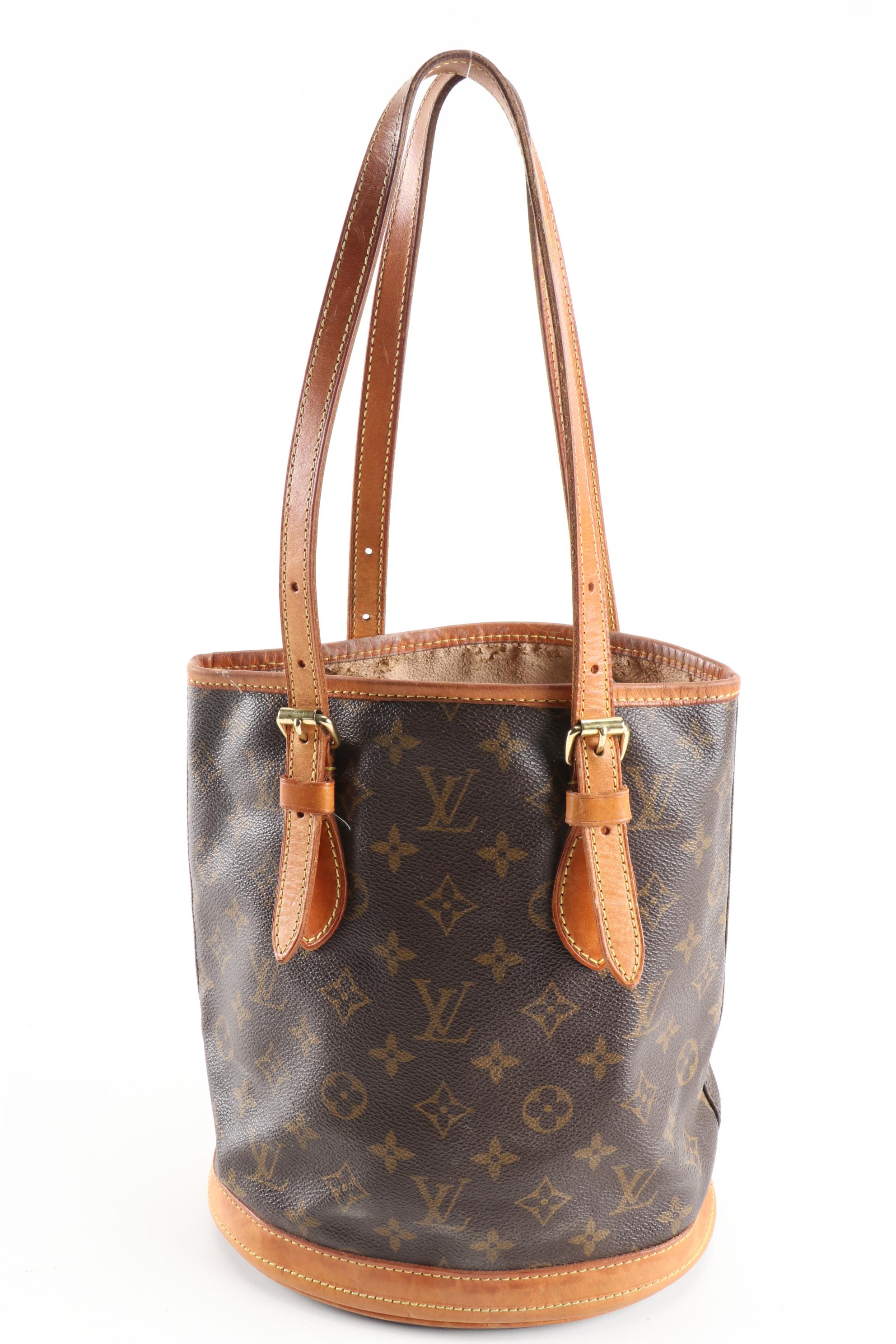 Louis Vuitton Bucket Bag in Monogram Canvas and Leather