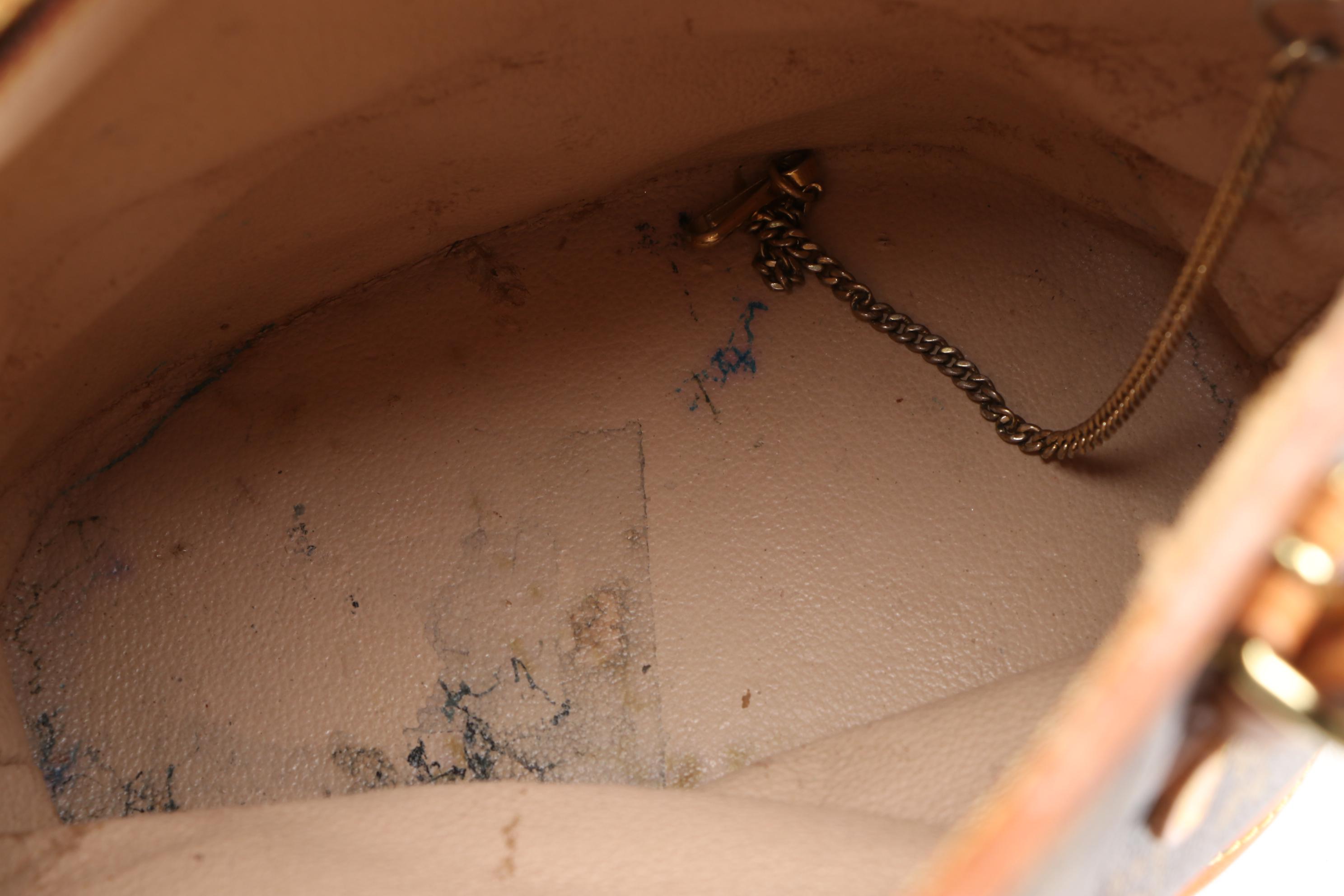 Louis Vuitton Bucket Bag in Monogram Canvas and Leather