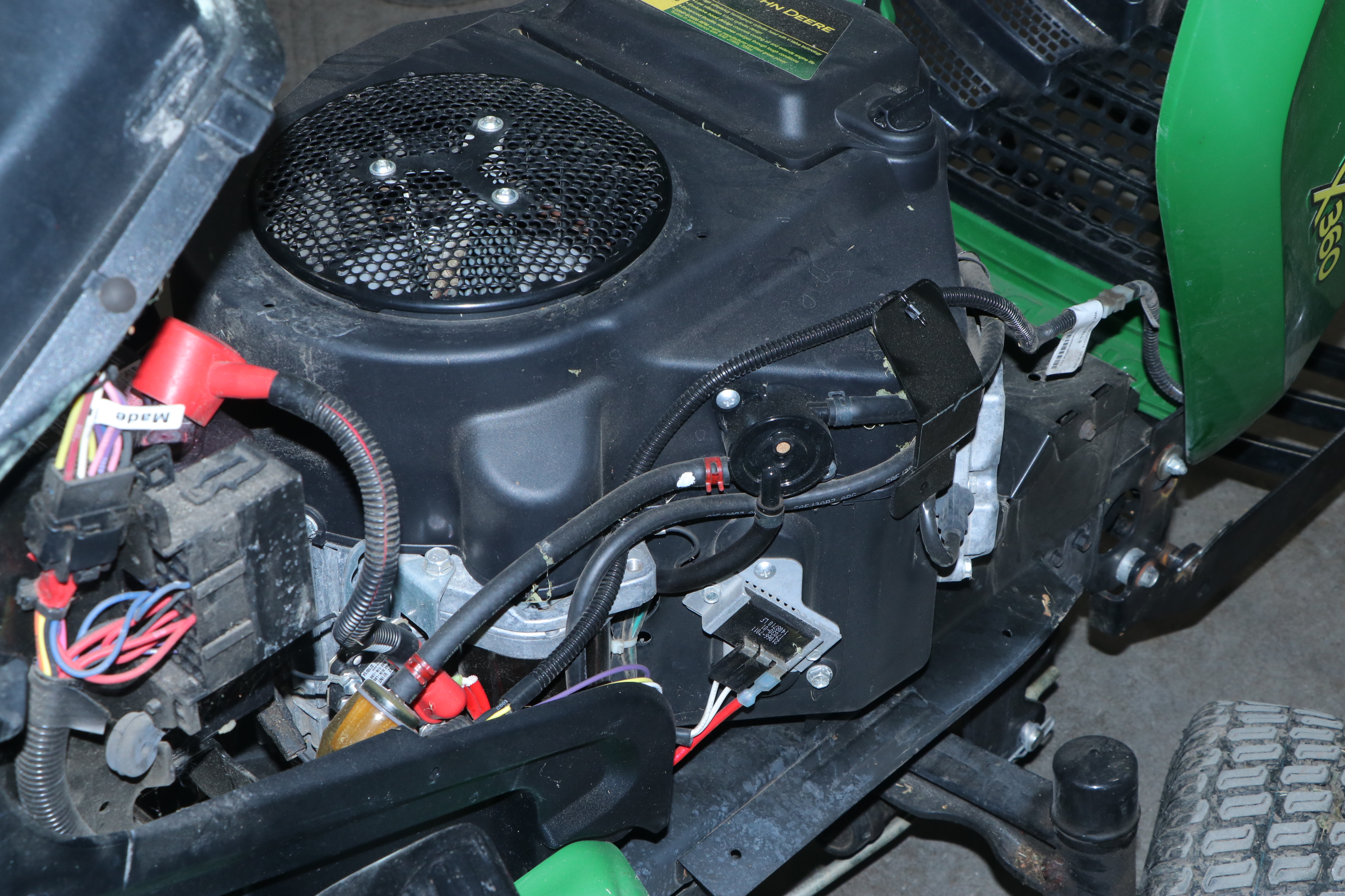 2015 John Deere X360 Tractor with 48" Deck, 7 Bushel Bagger, Low Hours