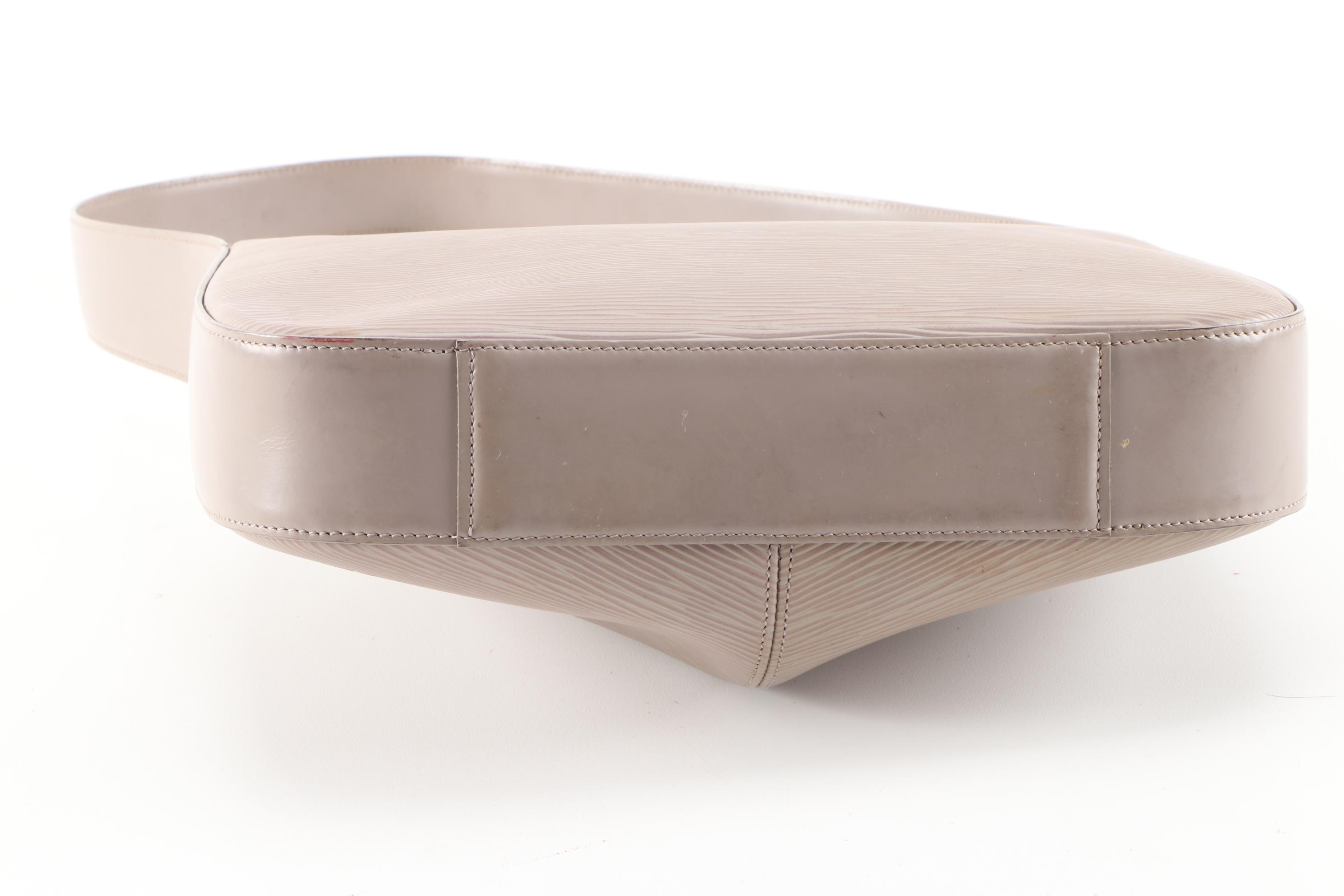 Louis Vuitton Reverie Shoulder Bag in Lilac Epi Leather