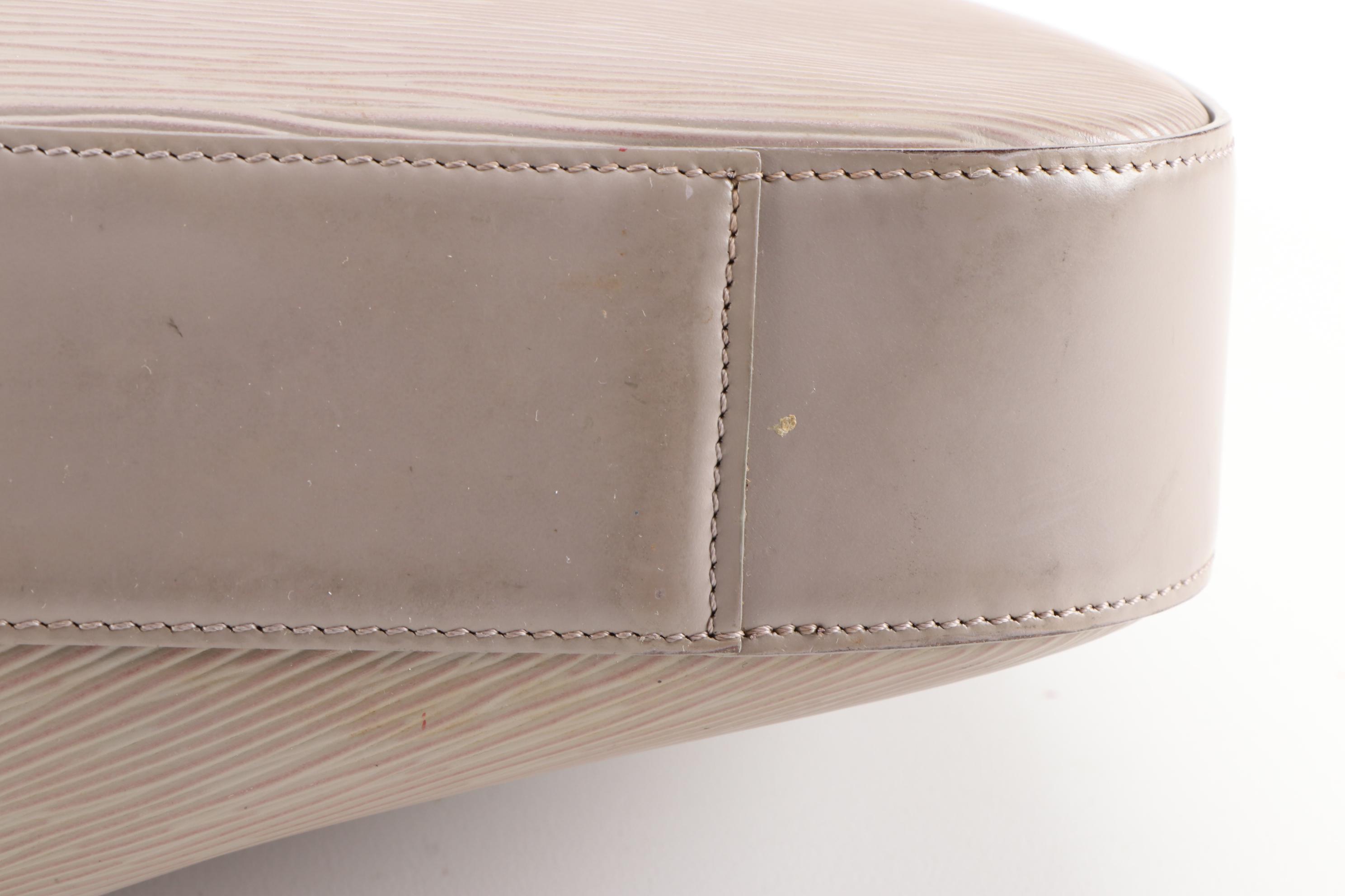 Louis Vuitton Reverie Shoulder Bag in Lilac Epi Leather