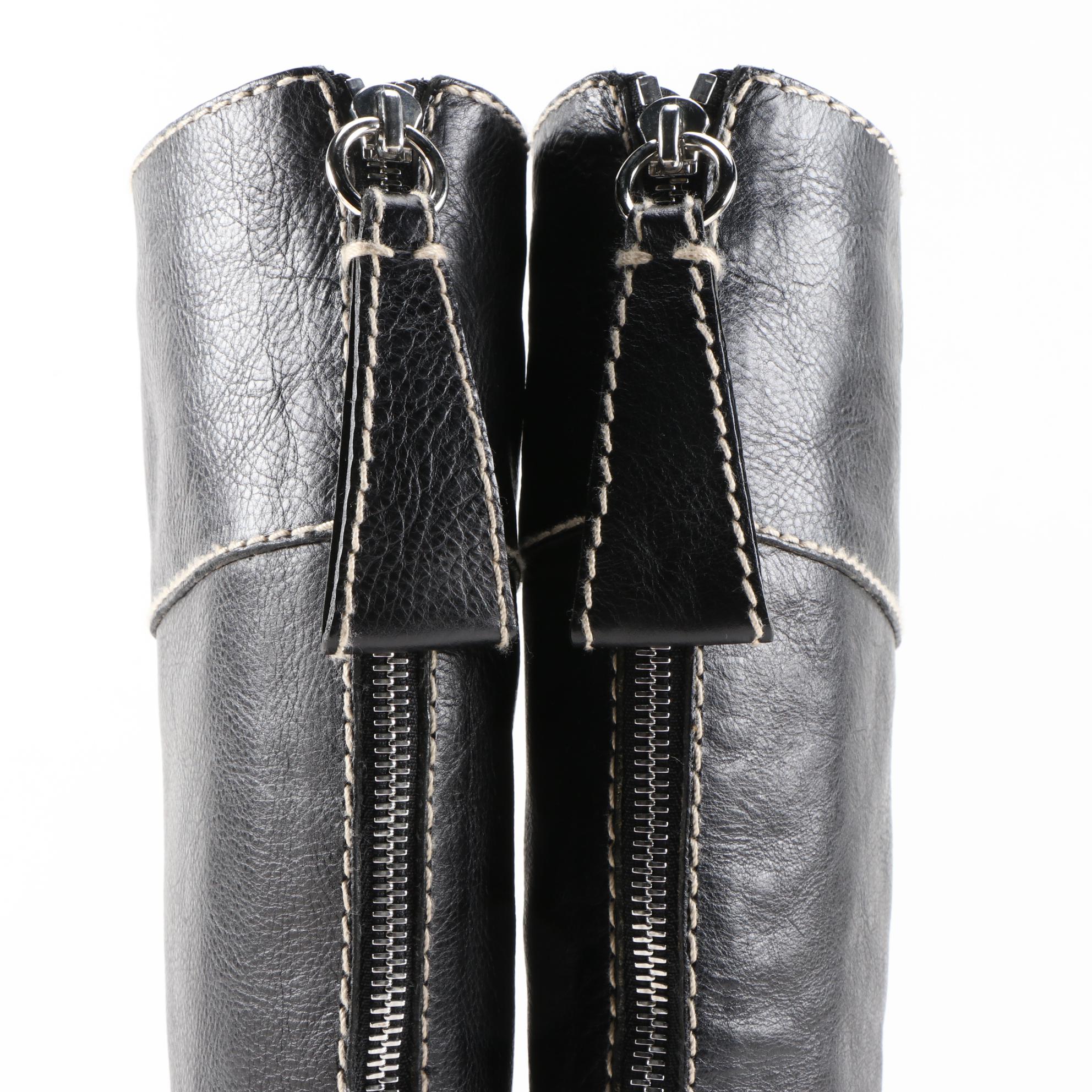 Chloé Black Grained Leather Zip Boots with Contrast Stitching