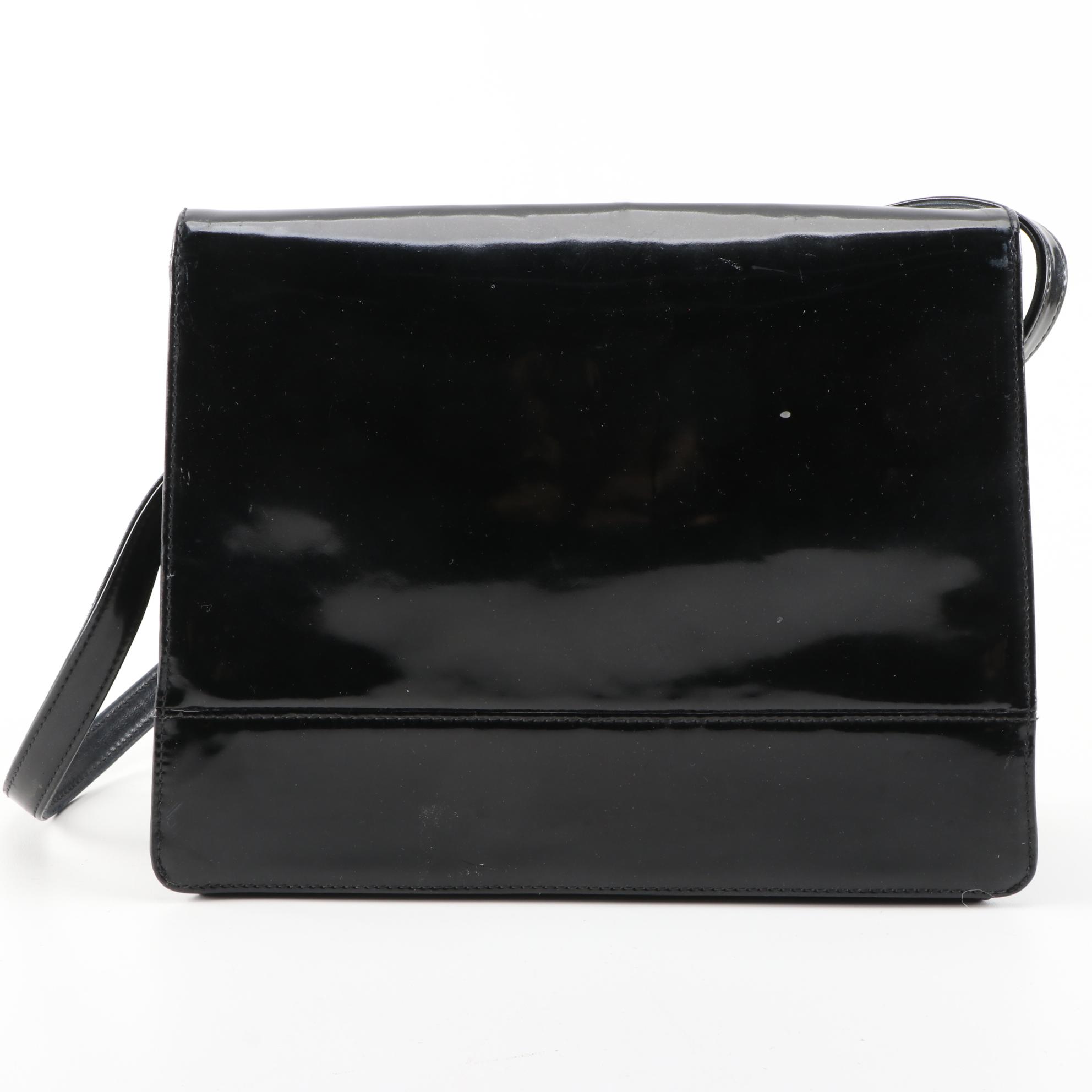 Chanel Shoulder Bag in Black Patent Leather
