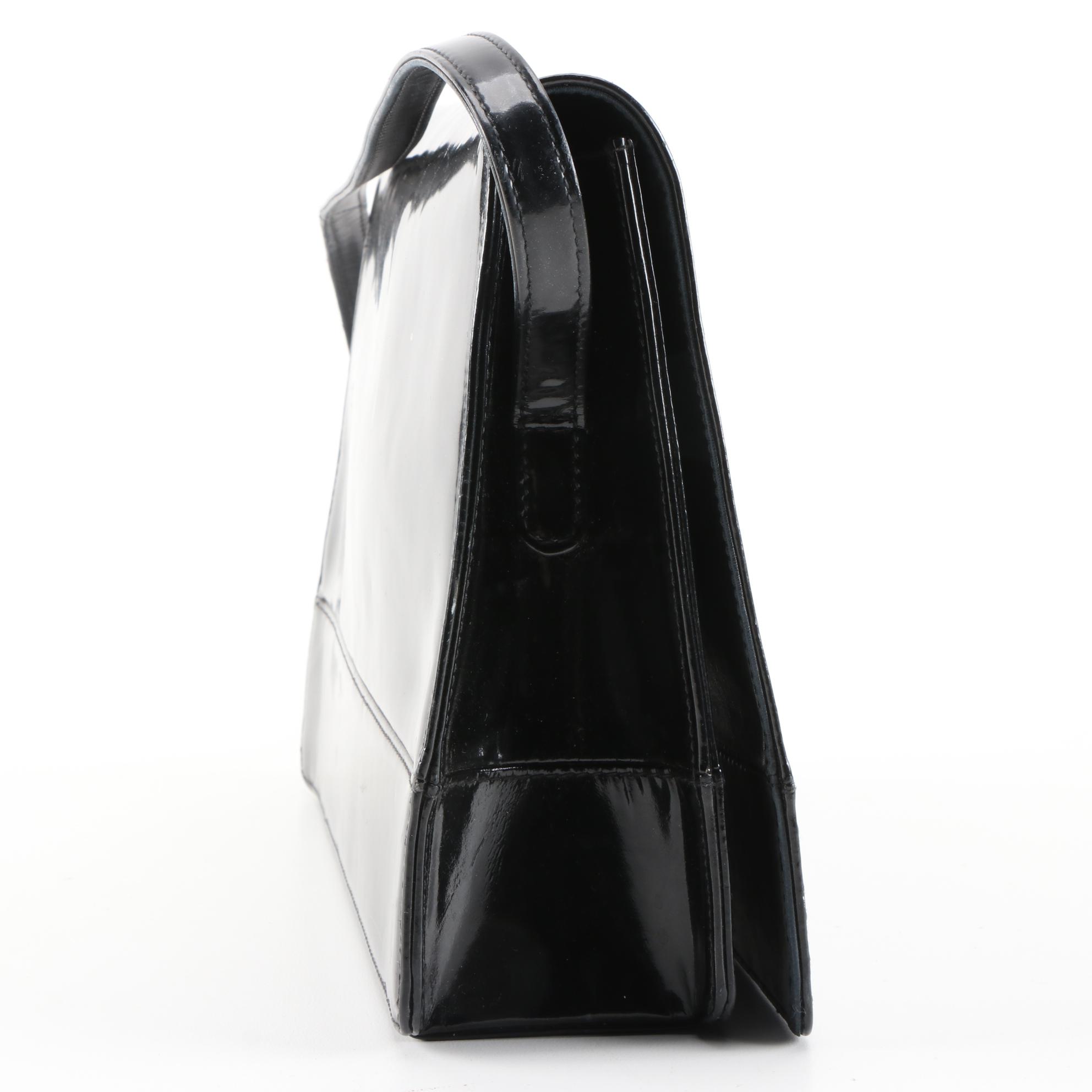 Chanel Shoulder Bag in Black Patent Leather