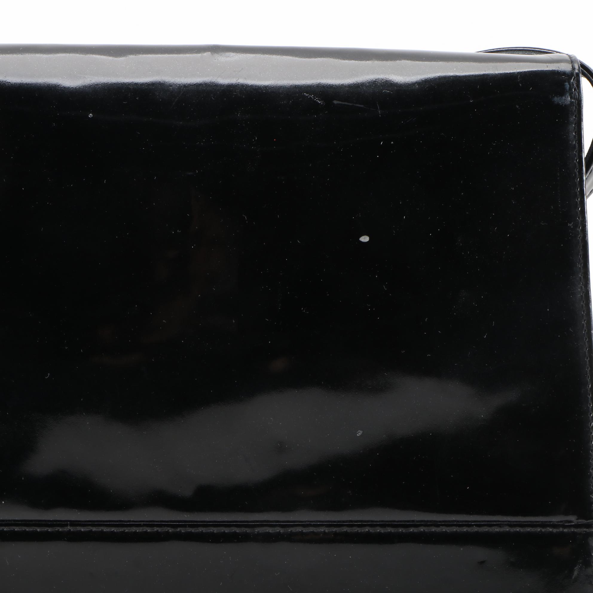Chanel Shoulder Bag in Black Patent Leather