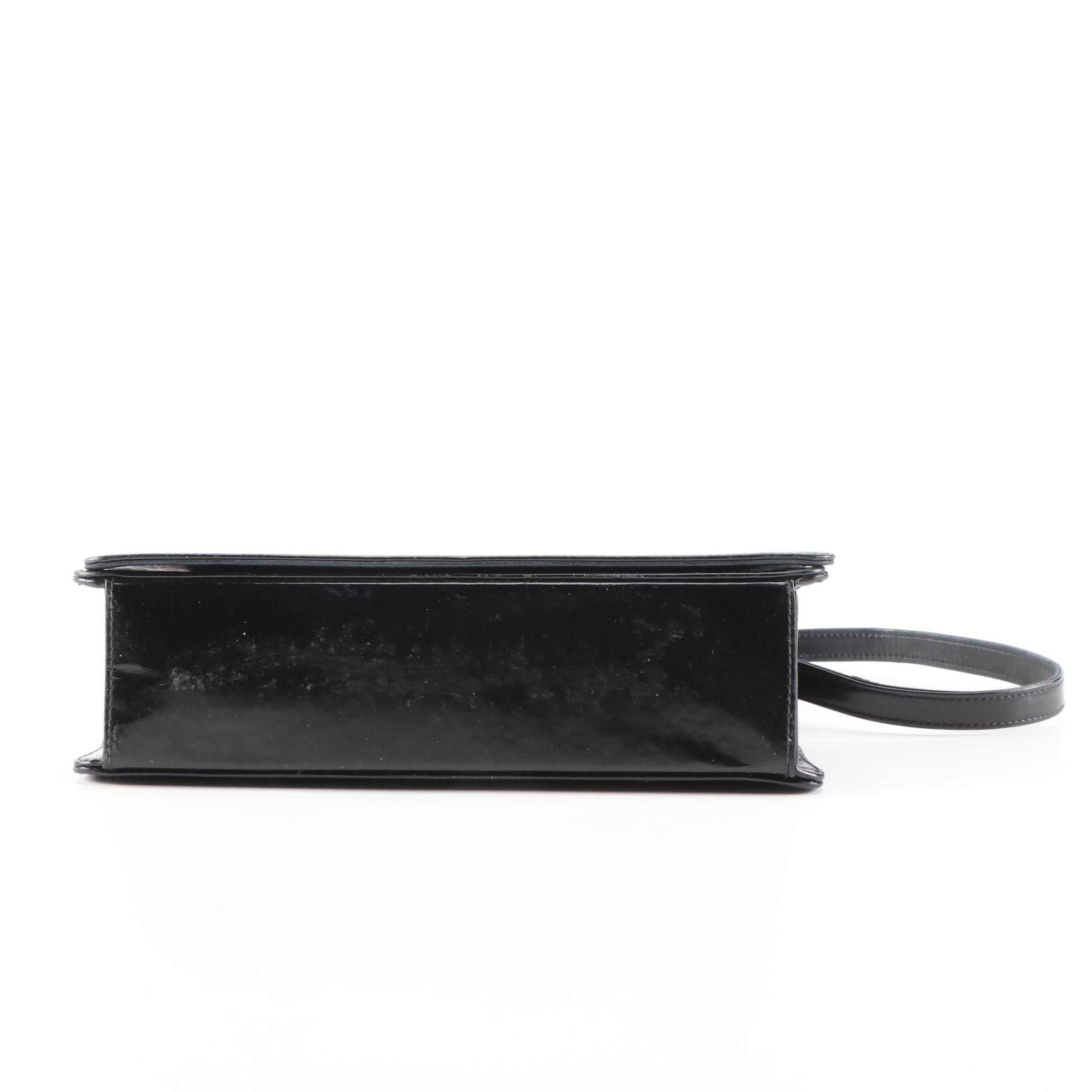 Chanel Shoulder Bag in Black Patent Leather