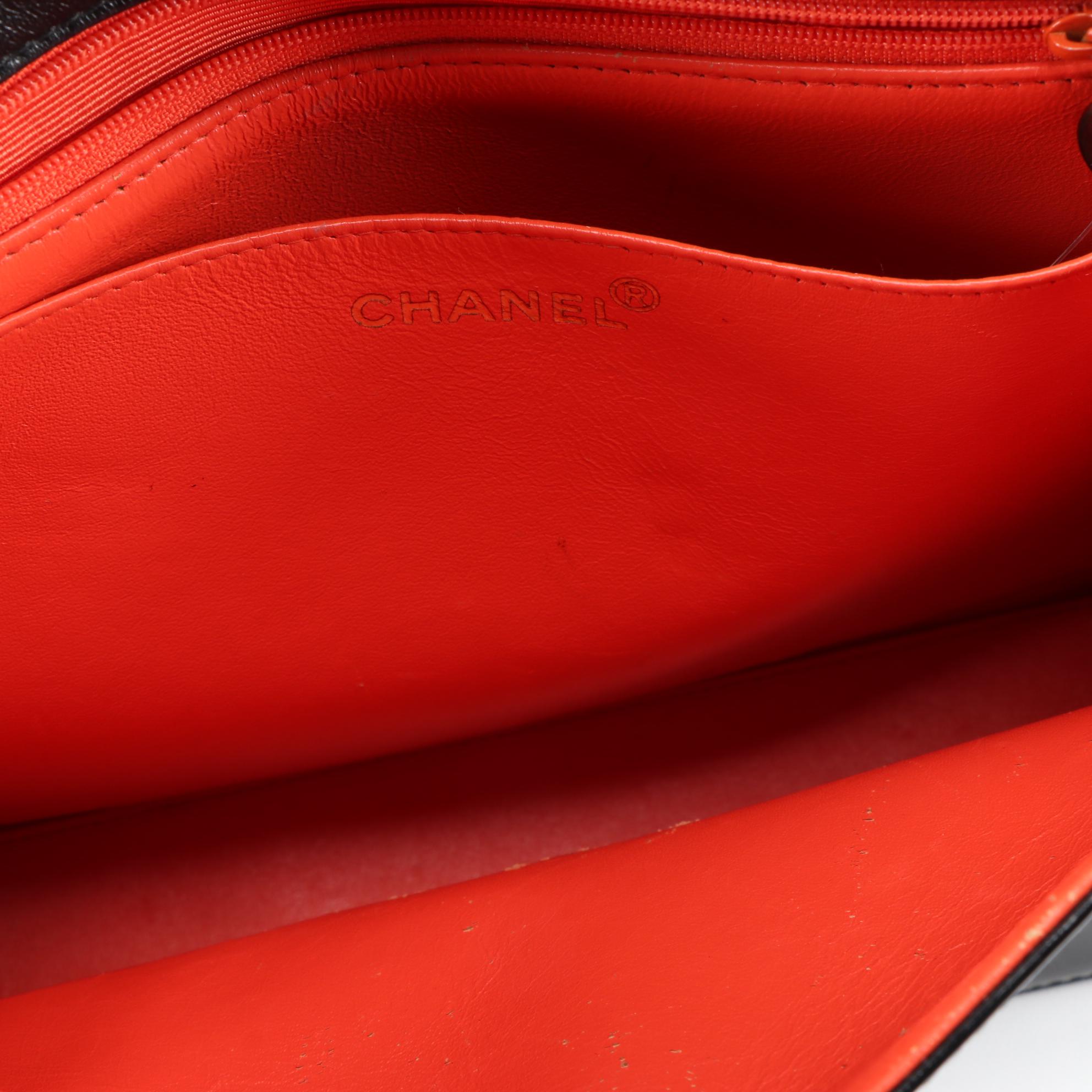 Chanel Shoulder Bag in Black Patent Leather