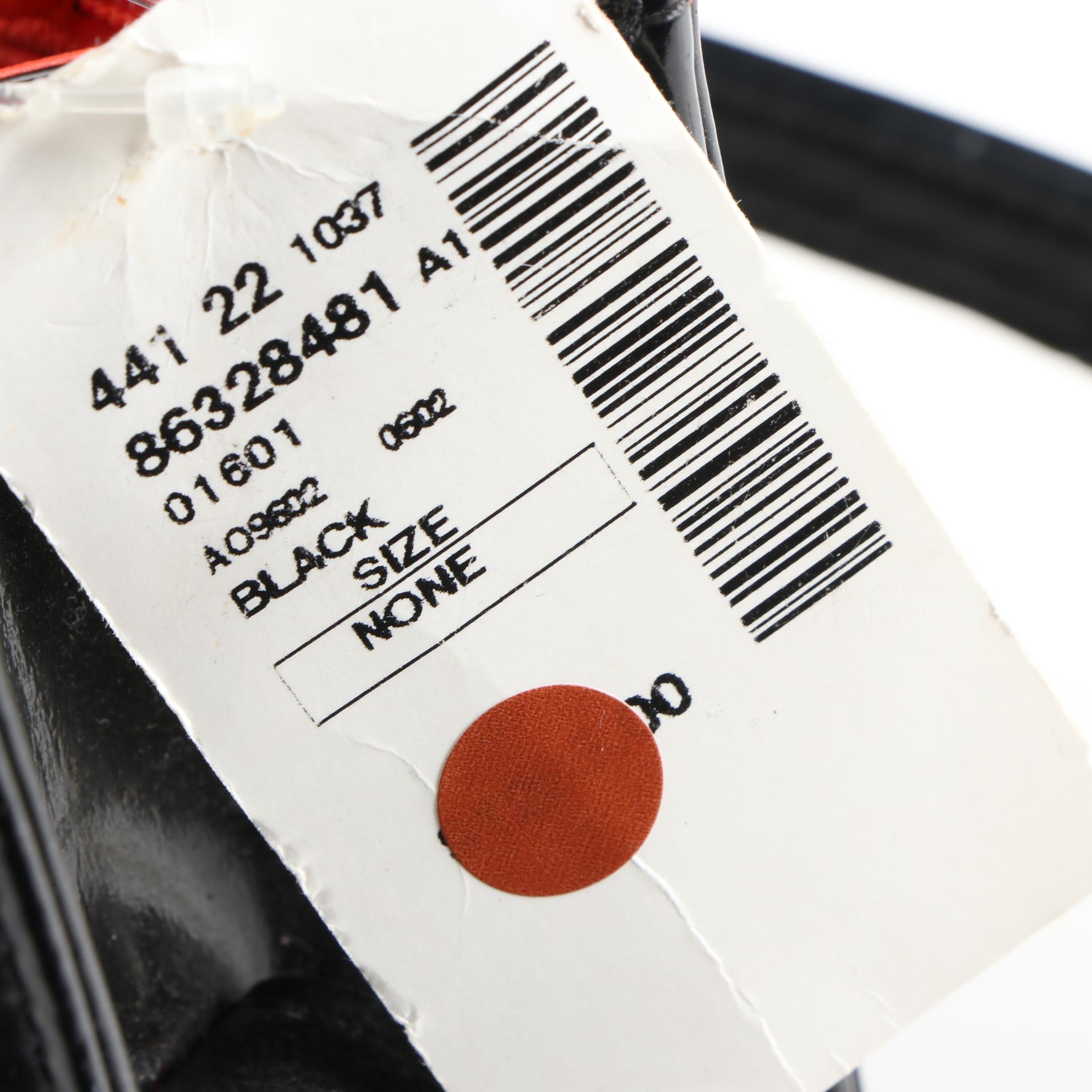 Chanel Shoulder Bag in Black Patent Leather