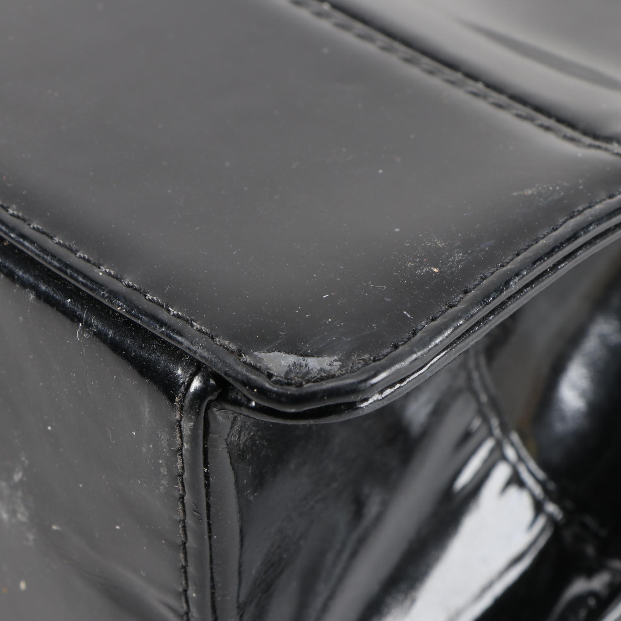 Chanel Shoulder Bag in Black Patent Leather